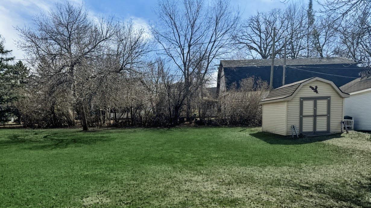 1992 single family home for sale at 325 S Ash Street in Crookston, MN — 4 bed, 2 bath (photo 14 of 34)