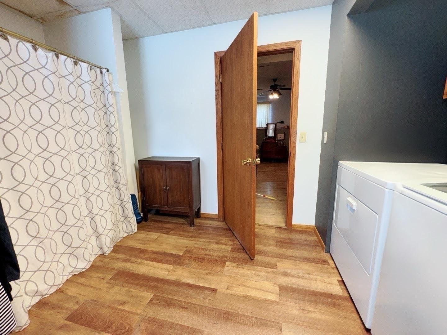 1992 single family home for sale at 325 S Ash Street in Crookston, MN — 4 bed, 2 bath (photo 17 of 34)