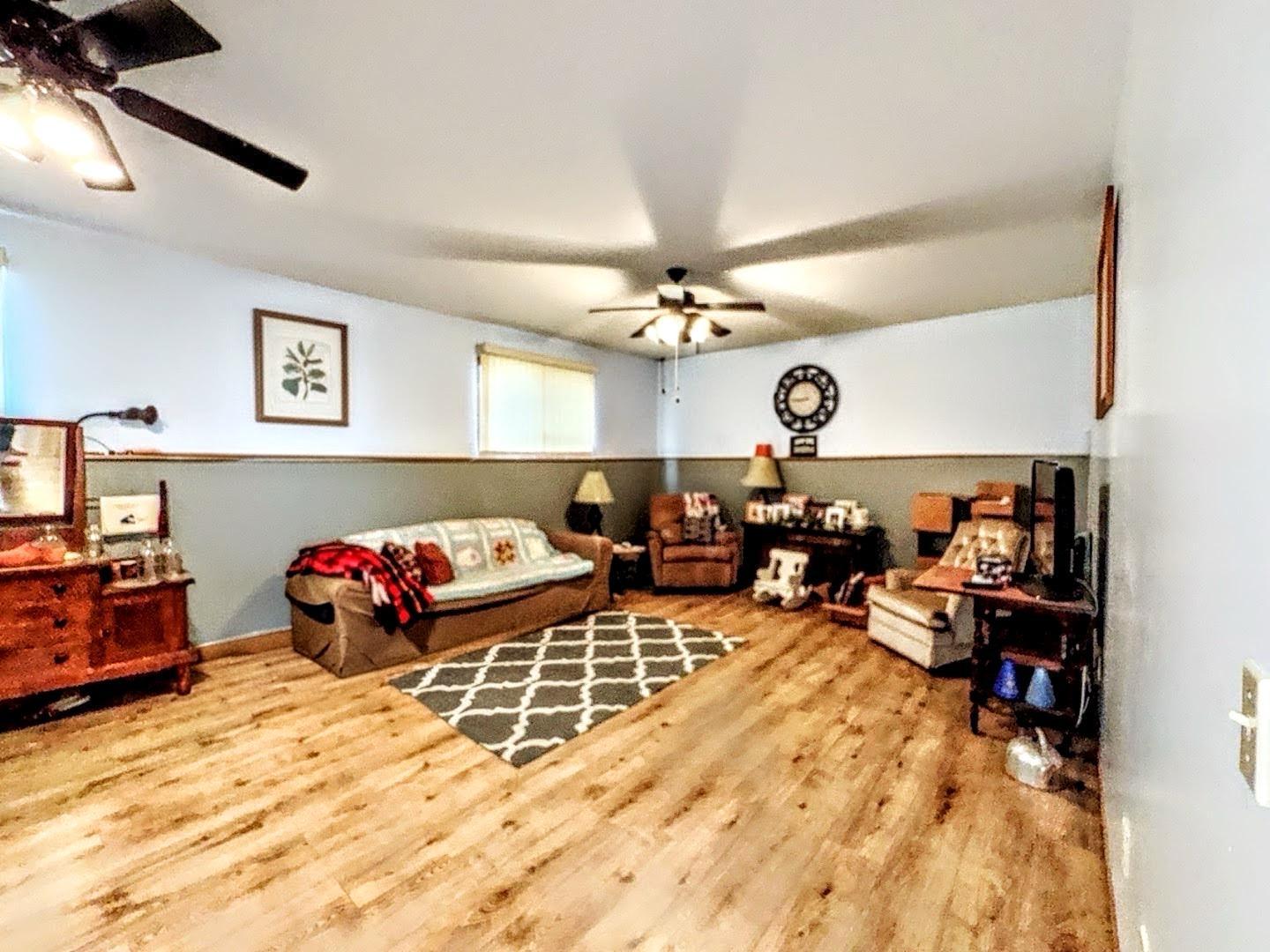 1992 single family home for sale at 325 S Ash Street in Crookston, MN — 4 bed, 2 bath (photo 19 of 34)