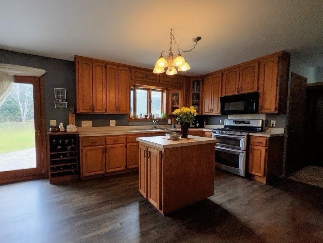 1992 single family home for sale at 325 S Ash Street in Crookston, MN — 4 bed, 2 bath (photo 3 of 34)