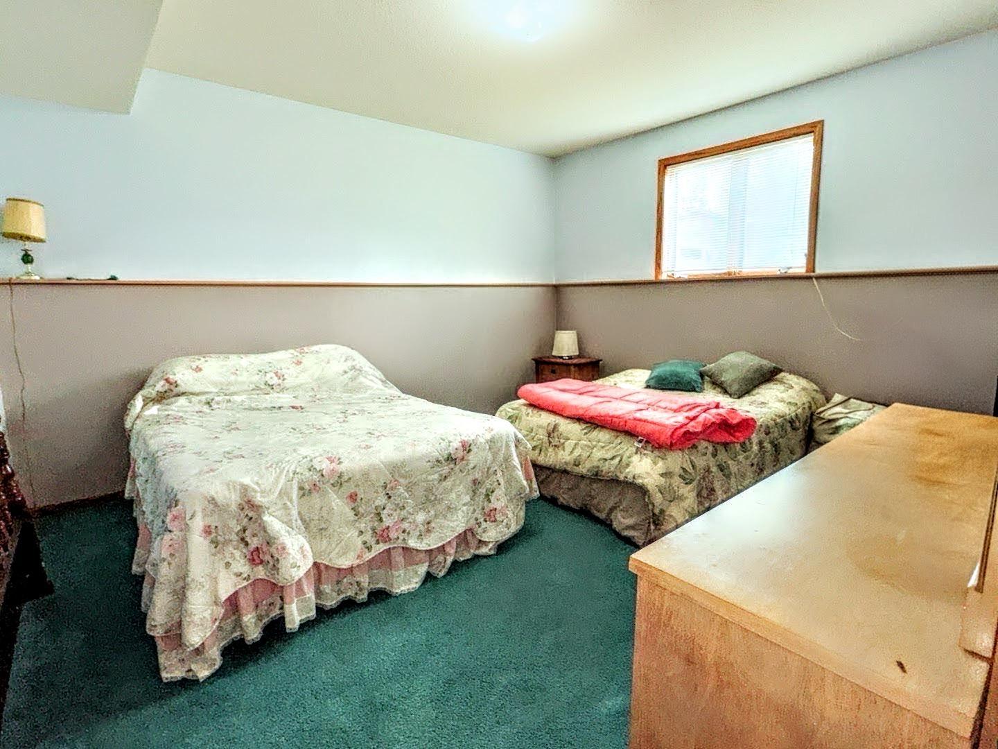 1992 single family home for sale at 325 S Ash Street in Crookston, MN — 4 bed, 2 bath (photo 21 of 34)