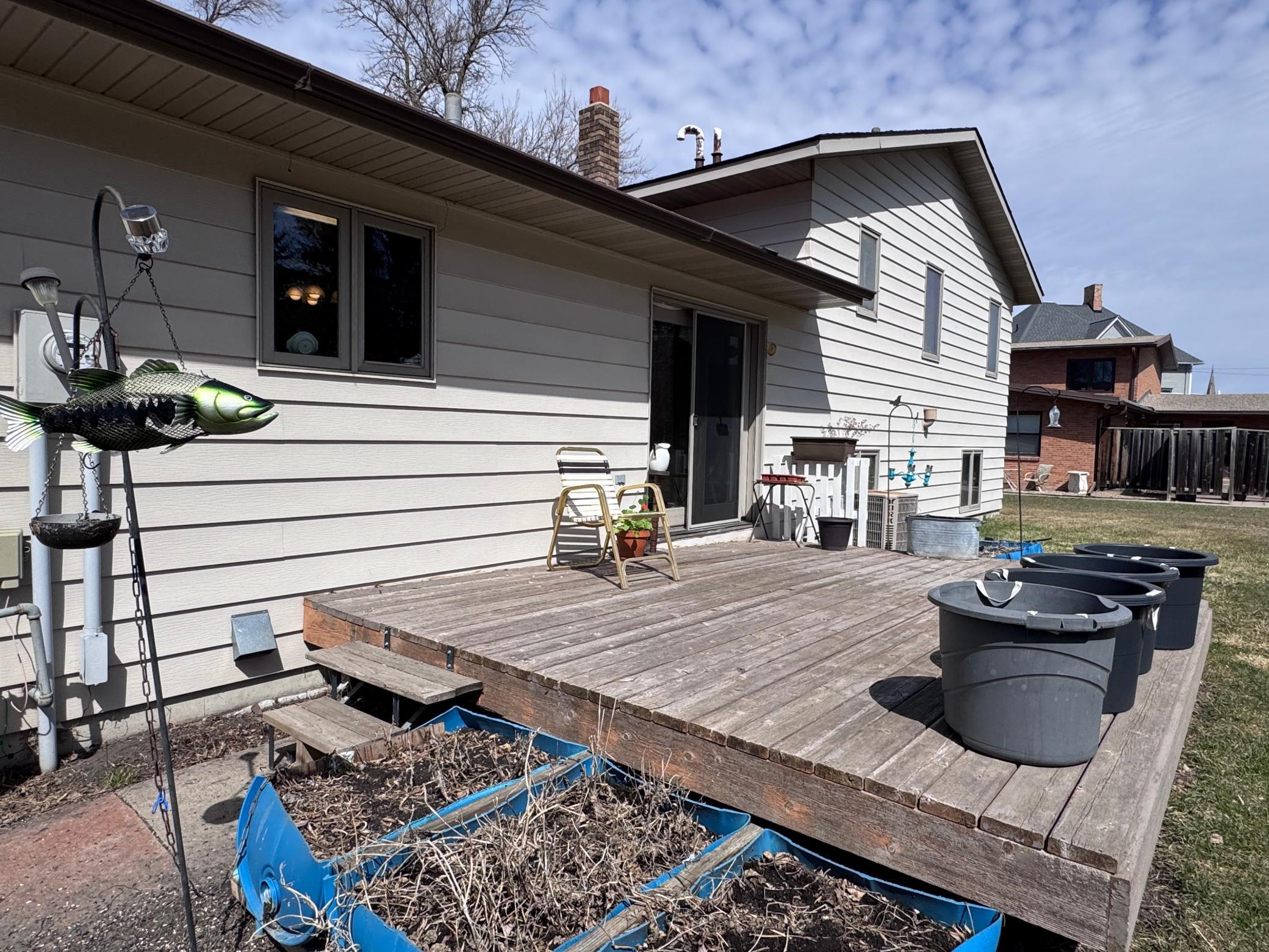 1992 single family home for sale at 325 S Ash Street in Crookston, MN — 4 bed, 2 bath (photo 24 of 34)