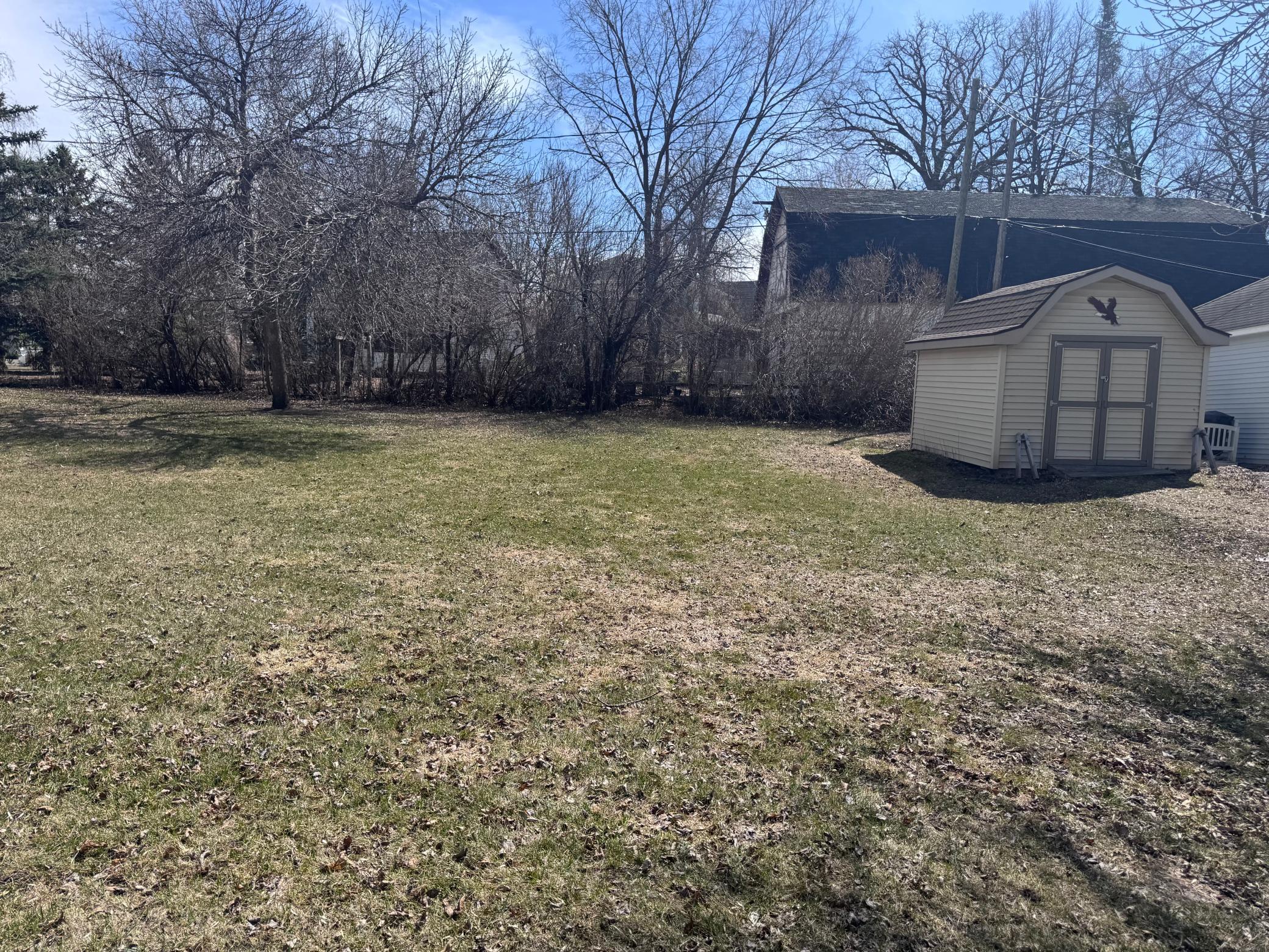 1992 single family home for sale at 325 S Ash Street in Crookston, MN — 4 bed, 2 bath (photo 25 of 34)