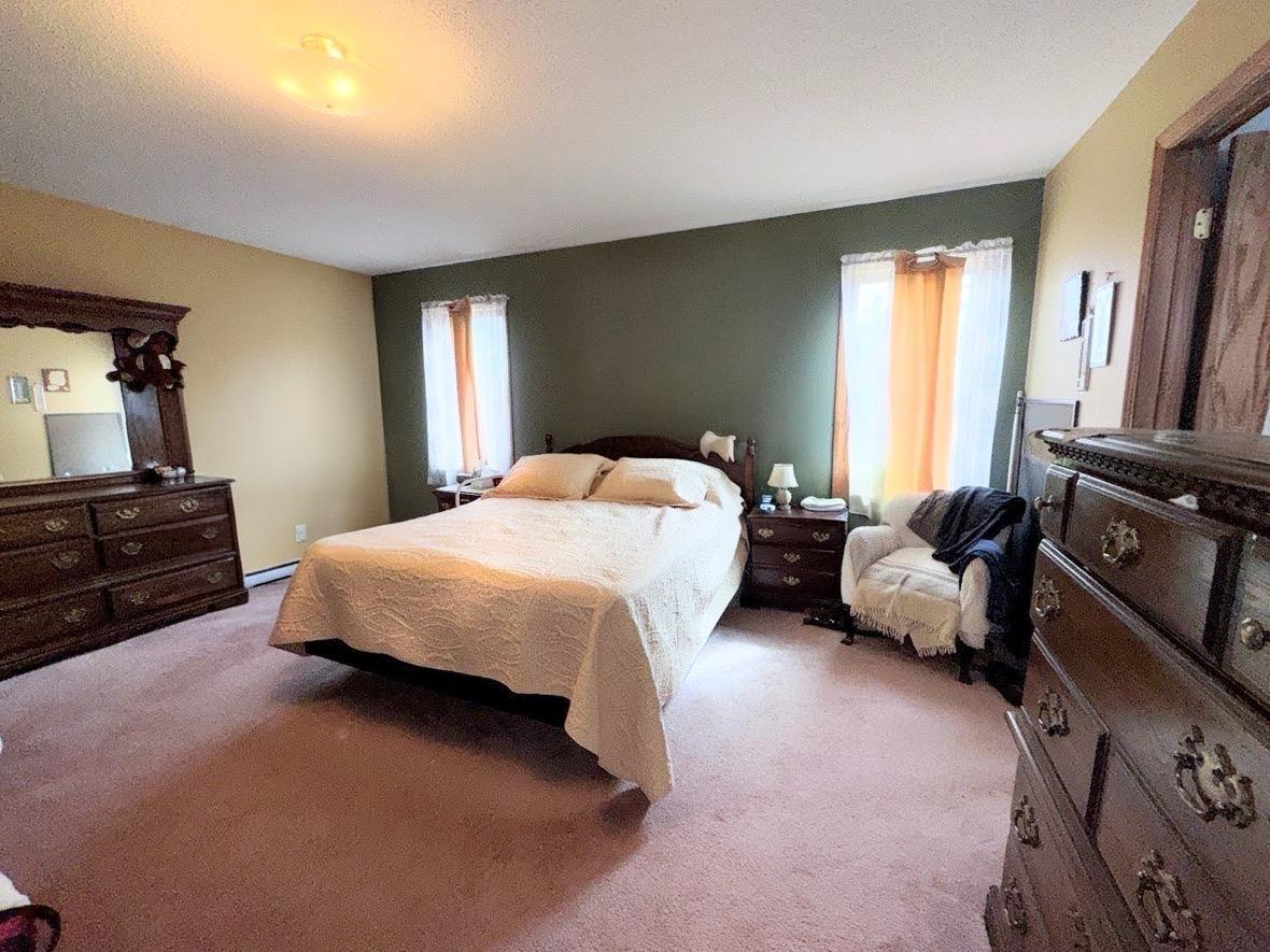 1992 single family home for sale at 325 S Ash Street in Crookston, MN — 4 bed, 2 bath (photo 26 of 34)