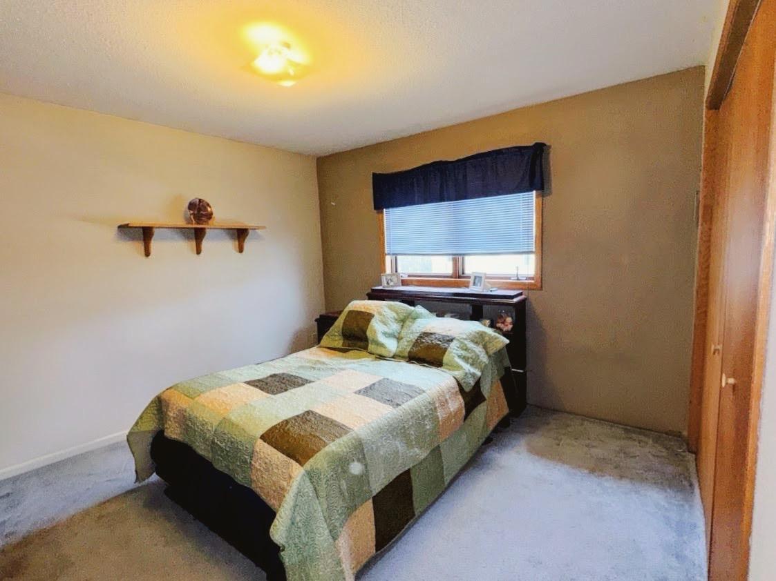 1992 single family home for sale at 325 S Ash Street in Crookston, MN — 4 bed, 2 bath (photo 30 of 34)