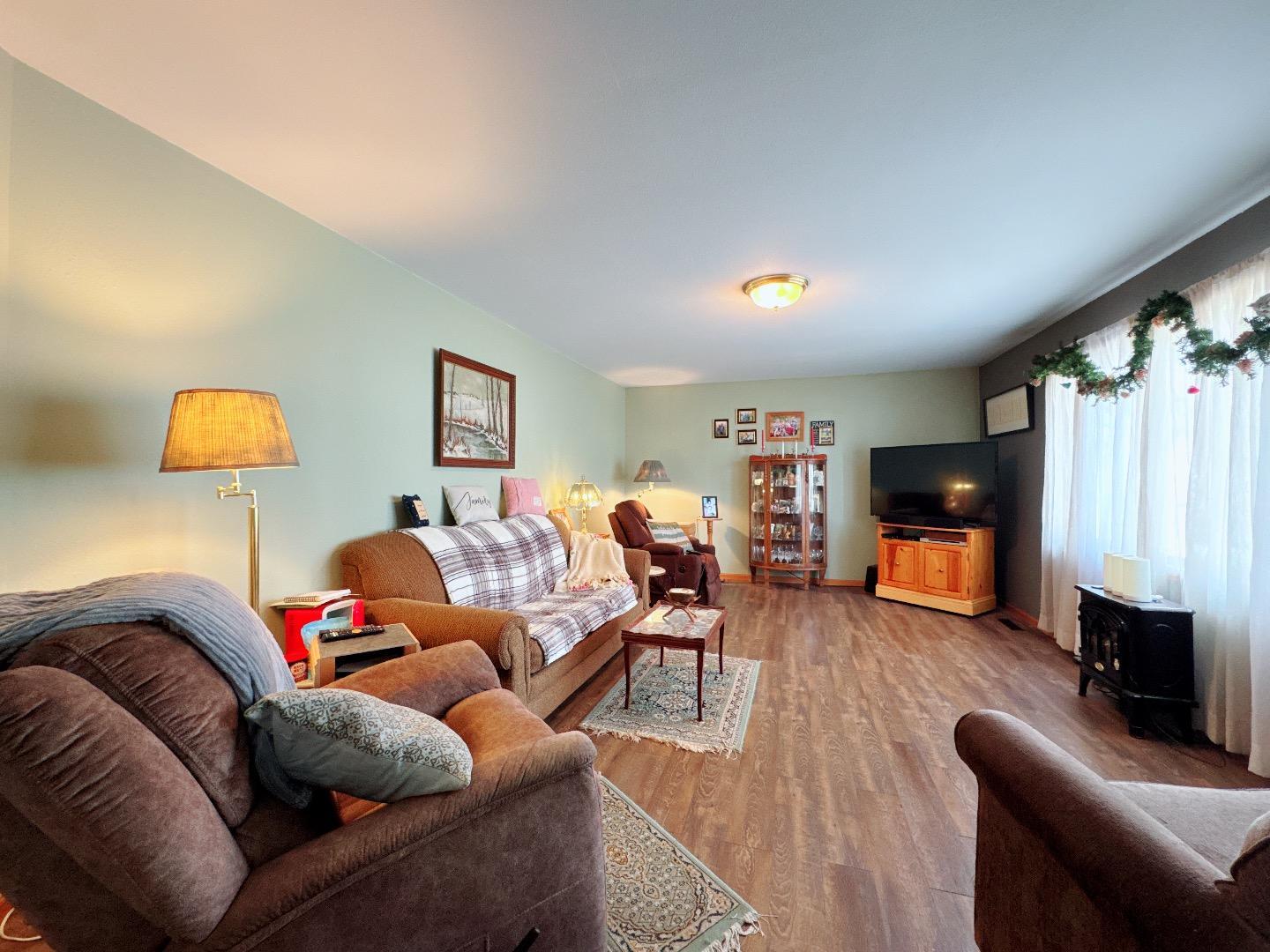 1992 single family home for sale at 325 S Ash Street in Crookston, MN — 4 bed, 2 bath (photo 32 of 34)