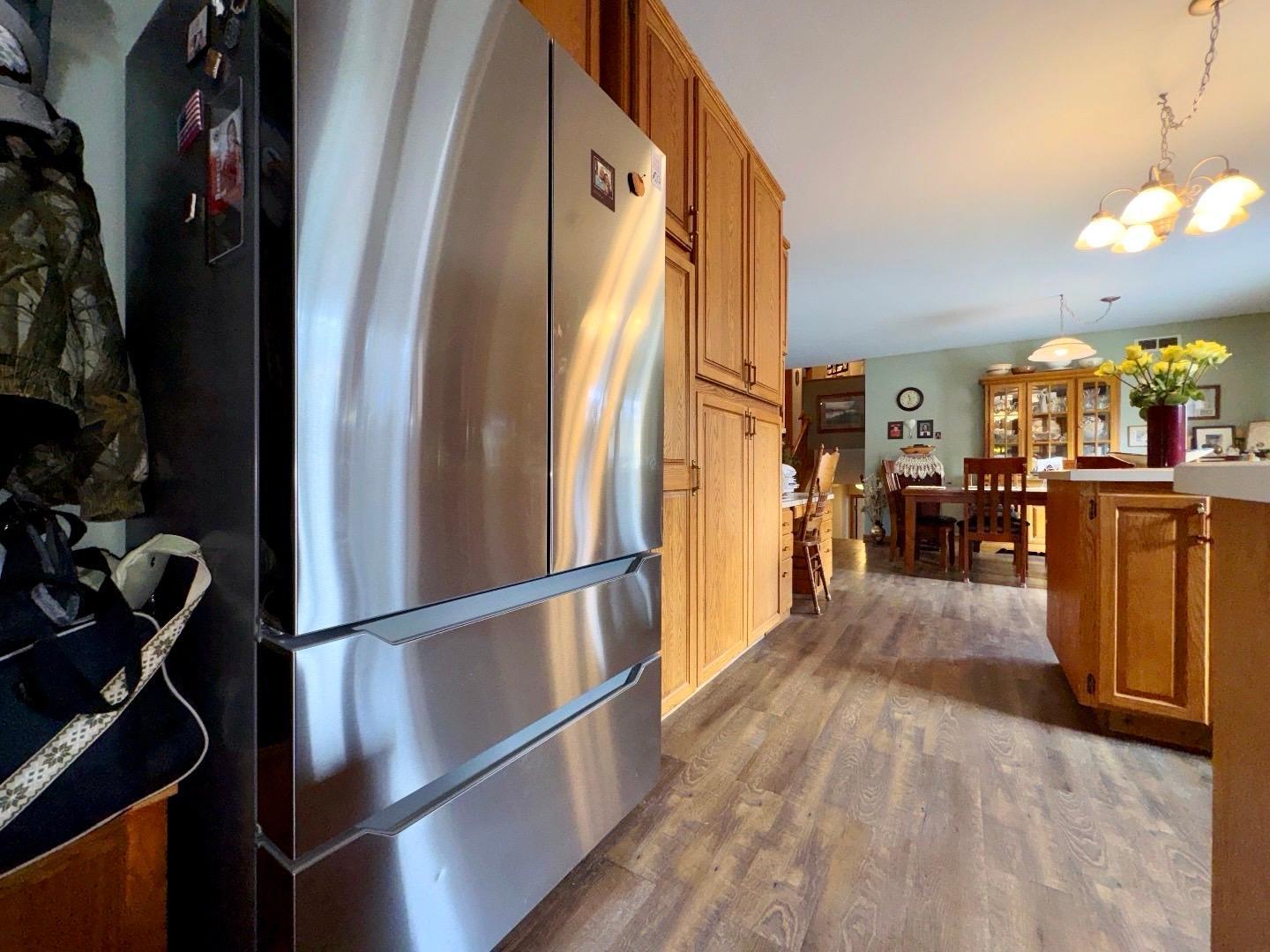 1992 single family home for sale at 325 S Ash Street in Crookston, MN — 4 bed, 2 bath (photo 5 of 34)
