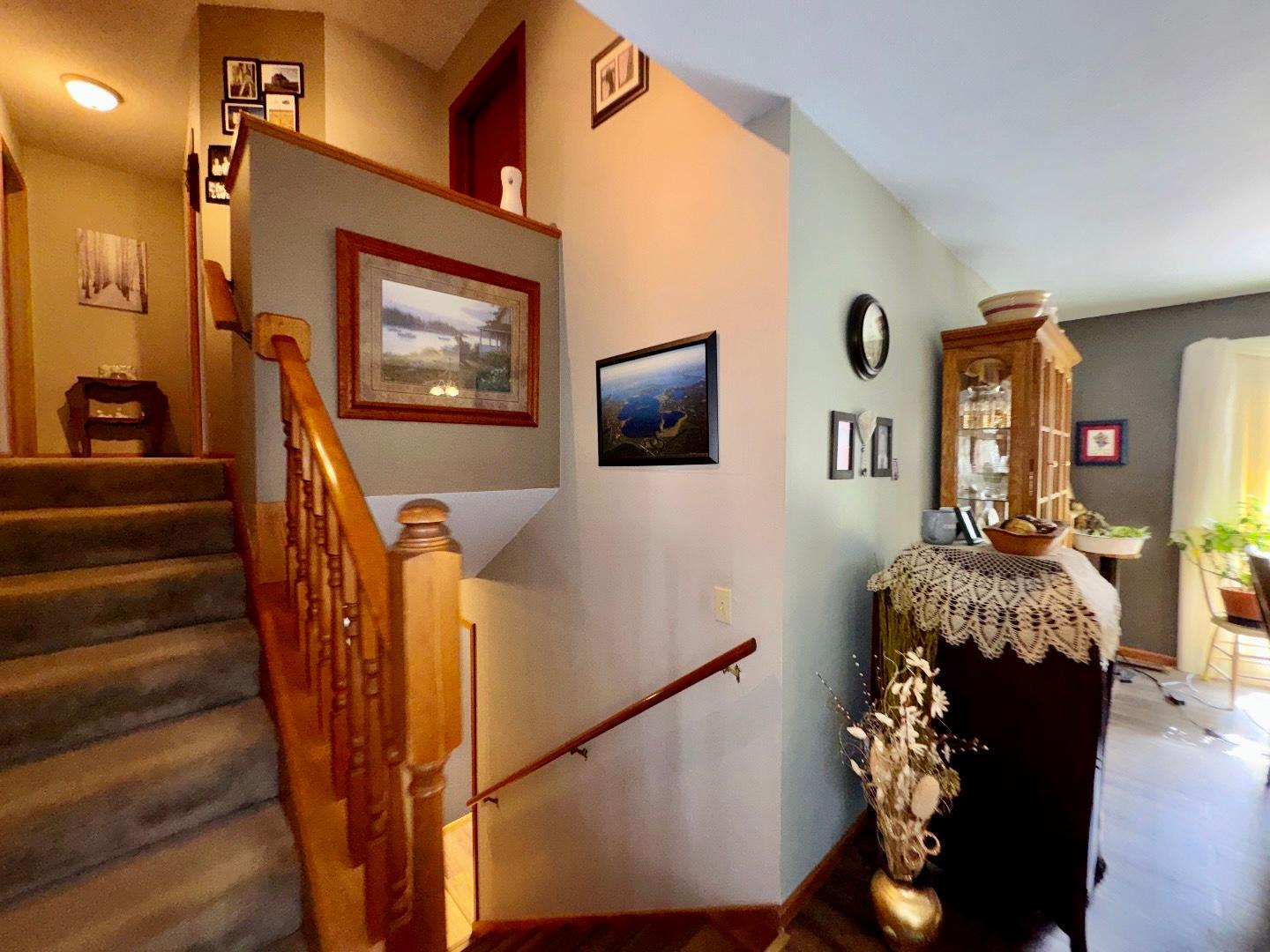 1992 single family home for sale at 325 S Ash Street in Crookston, MN — 4 bed, 2 bath (photo 6 of 34)