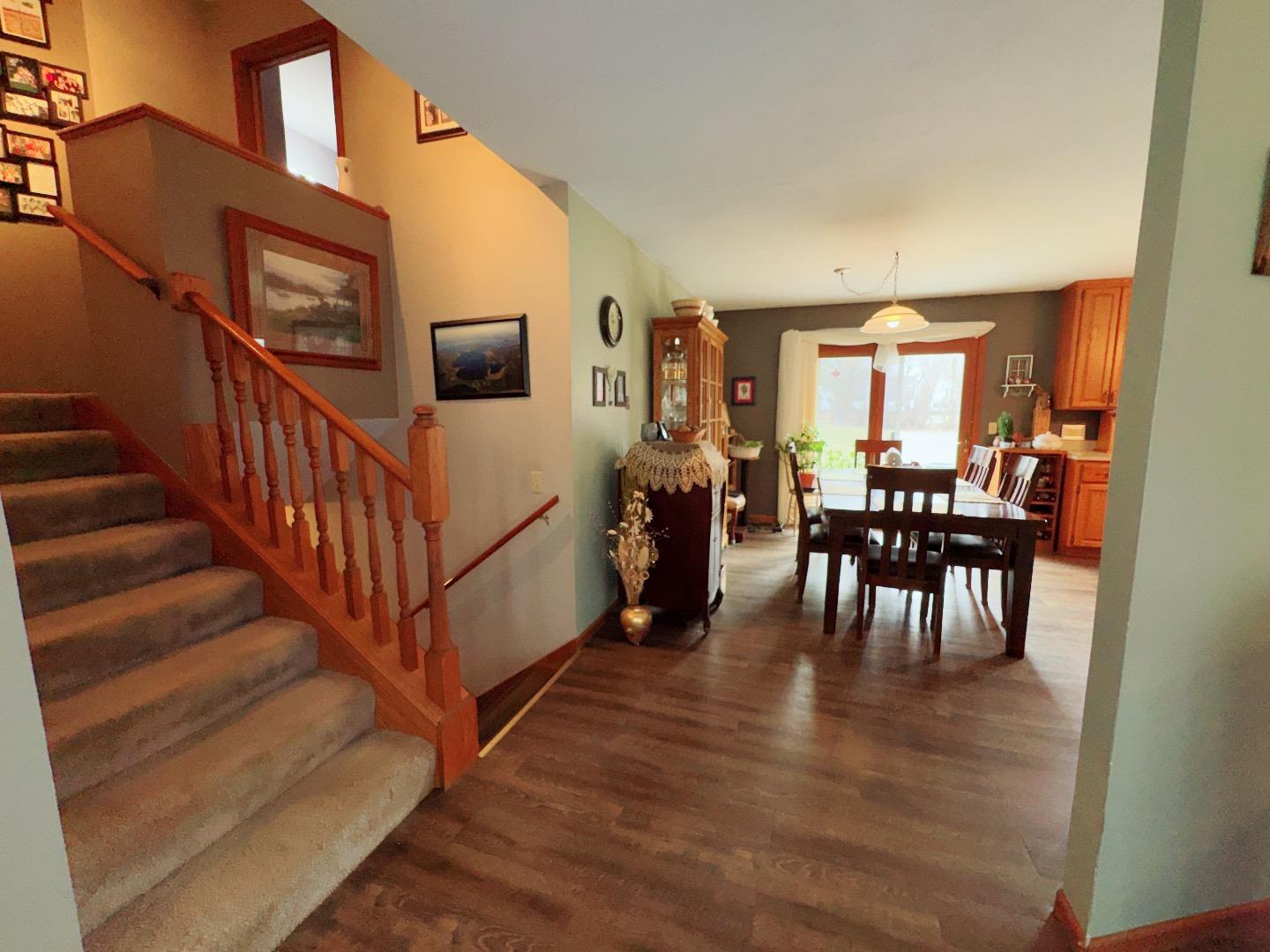 1992 single family home for sale at 325 S Ash Street in Crookston, MN — 4 bed, 2 bath (photo 8 of 34)