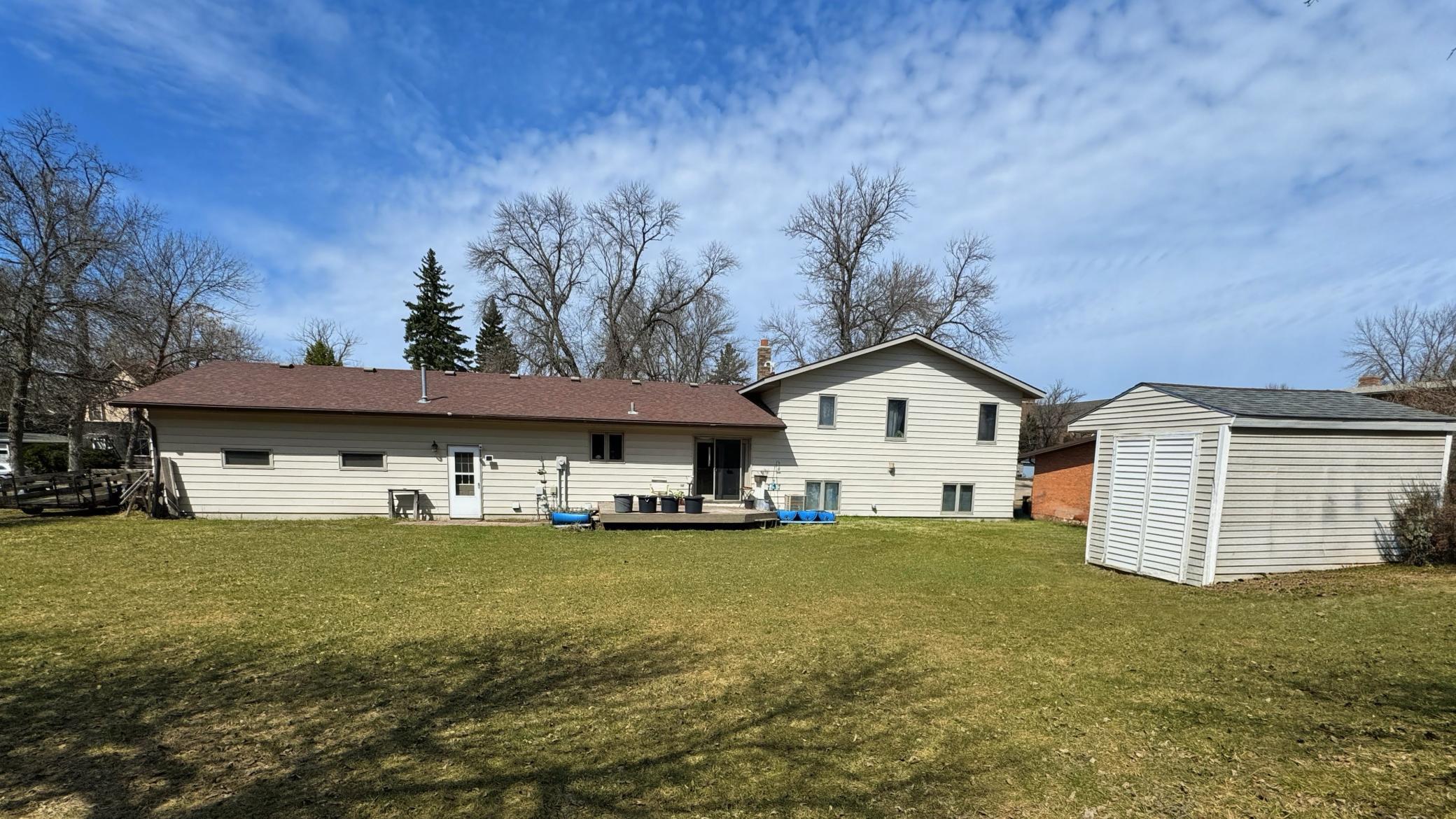 1992 single family home for sale at 325 S Ash Street in Crookston, MN — 4 bed, 2 bath (photo 10 of 34)
