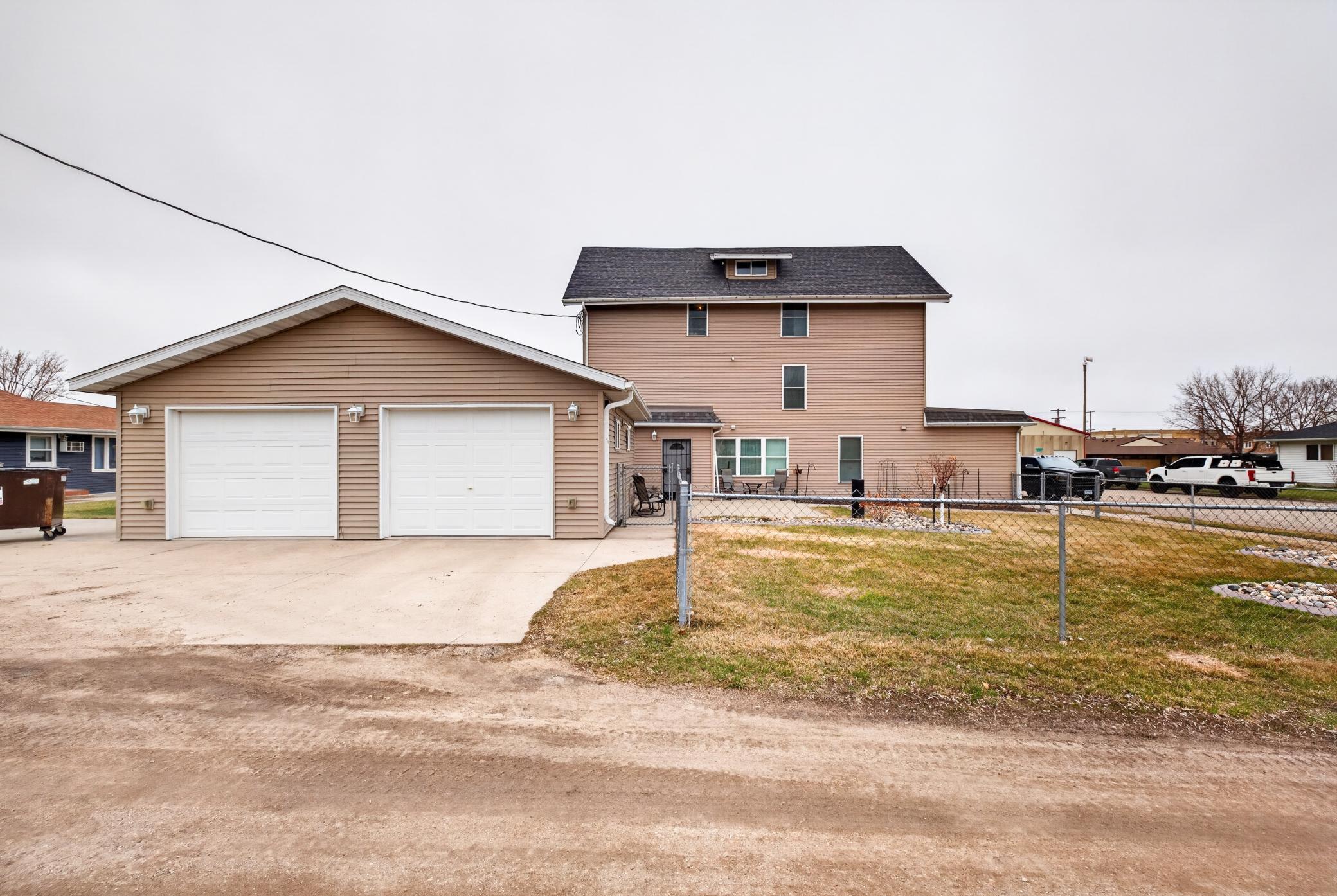 202 3rd Avenue SE, Barnesville MN 56514 - Photo 4 of 65