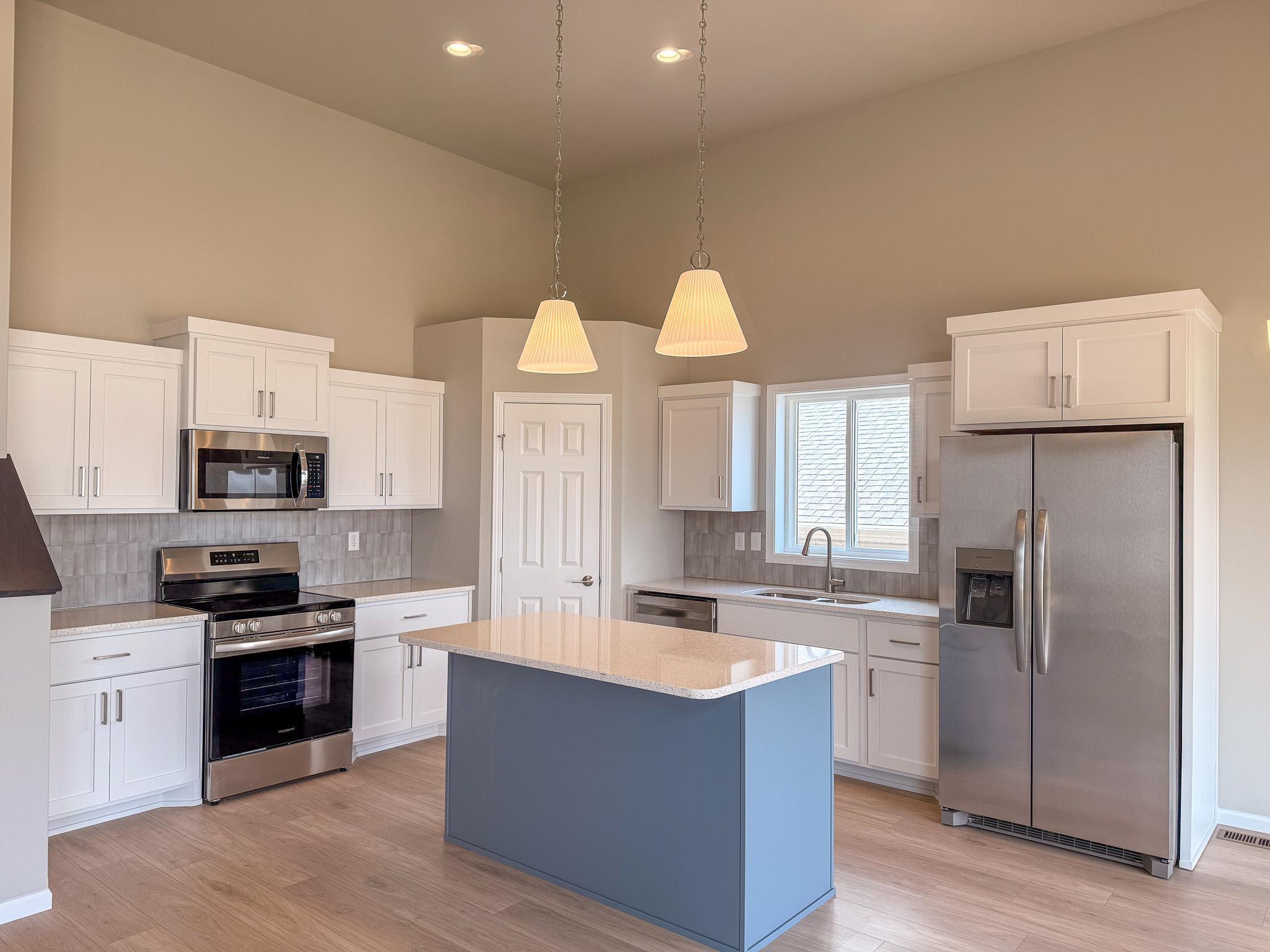 2025 single family home for sale at 7889 Cottonwood Boulevard in Horace, ND — 3 bed, 3 bath (photo 2 of 22)