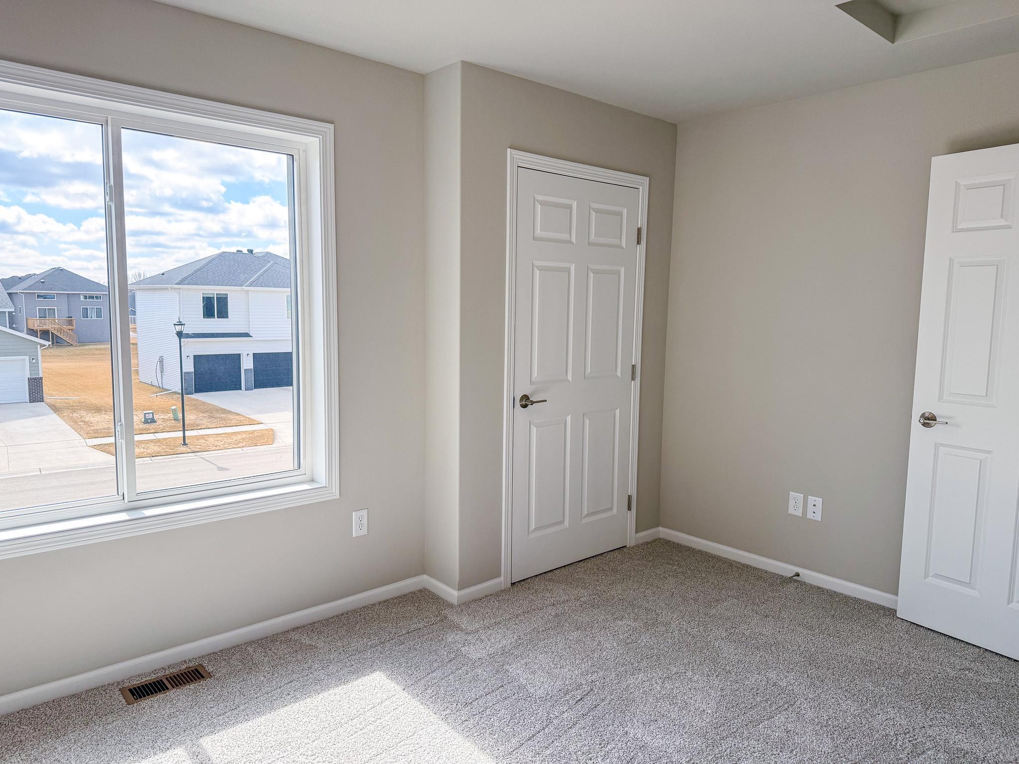 2025 single family home for sale at 7889 Cottonwood Boulevard in Horace, ND — 3 bed, 3 bath (photo 13 of 22)