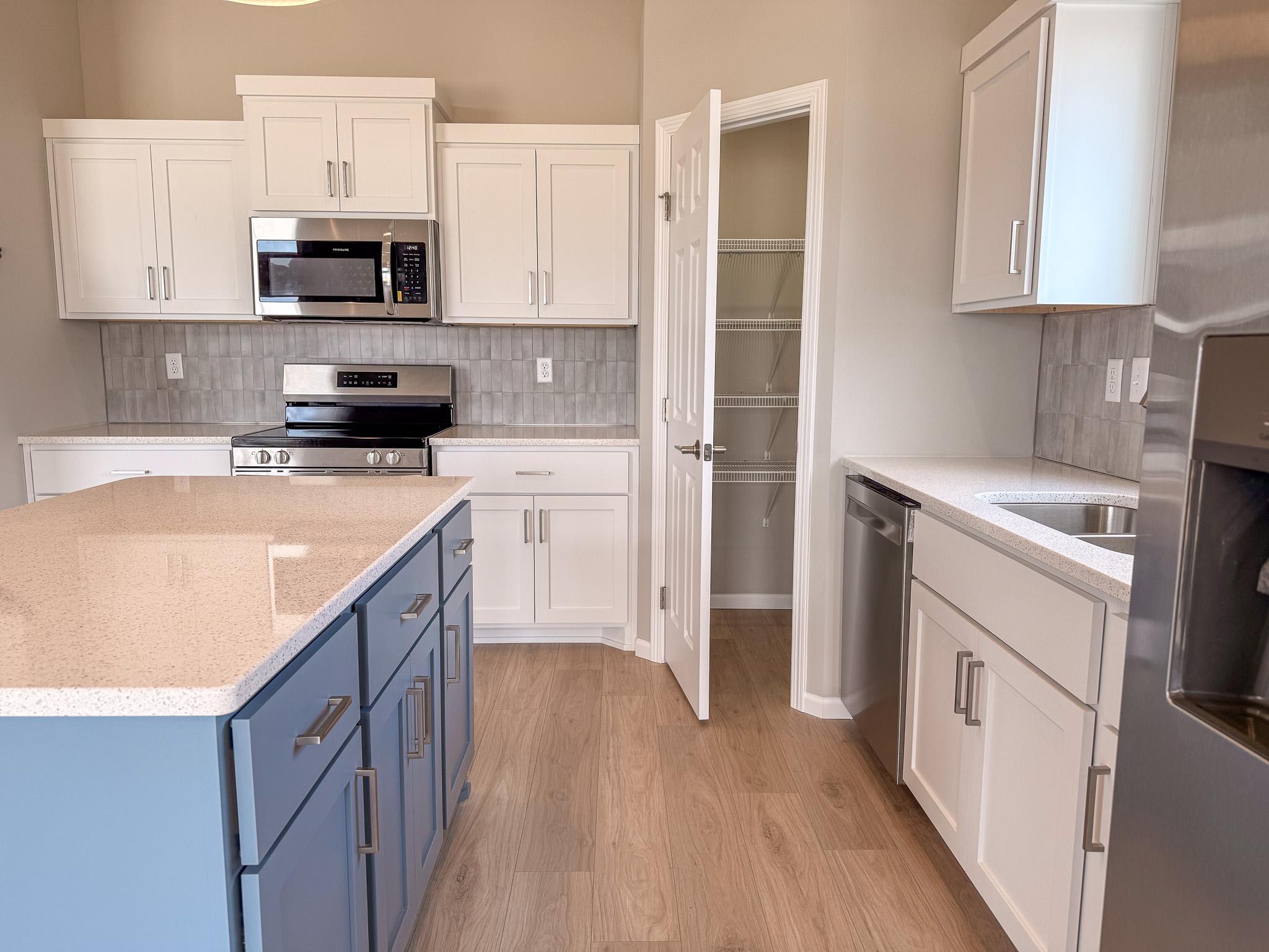 2025 single family home for sale at 7889 Cottonwood Boulevard in Horace, ND — 3 bed, 3 bath (photo 8 of 22)