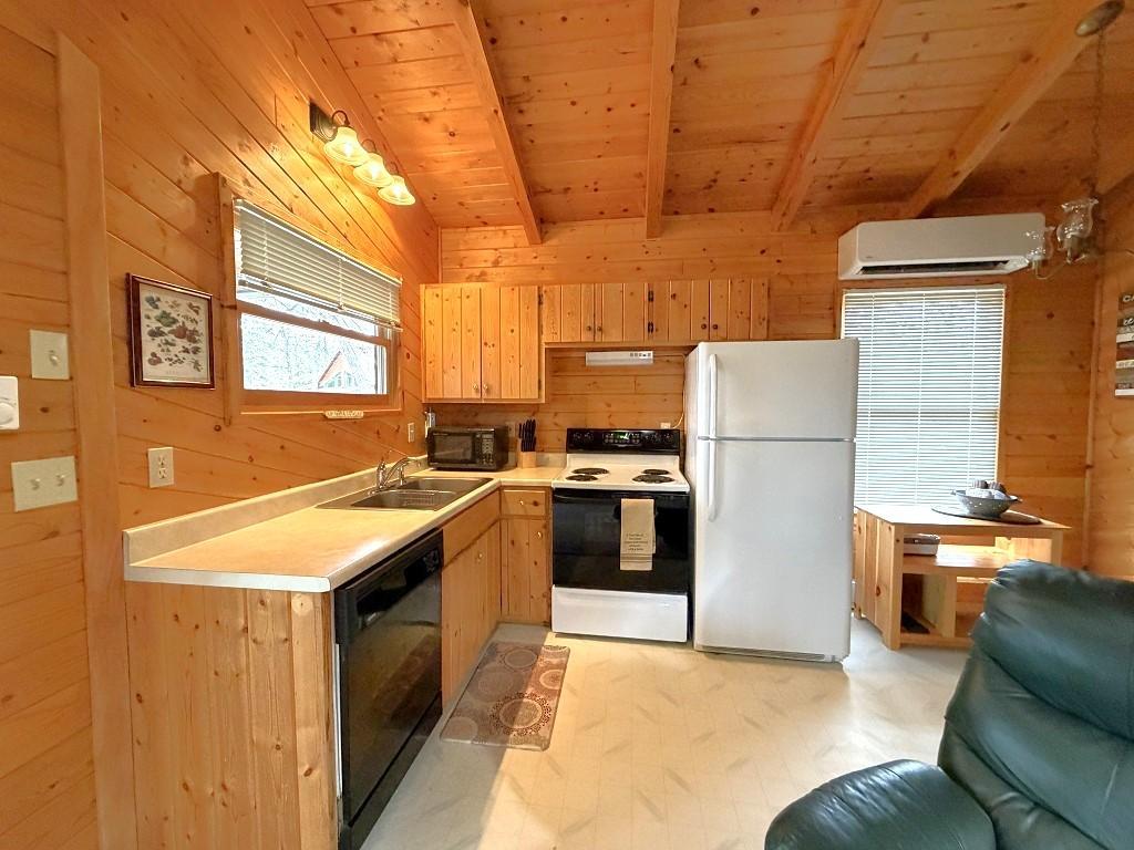 1972 single family home for sale at 56202 White Pine Circle in Park Rapids, MN — 1 bed, 1 bath (photo 9 of 30)