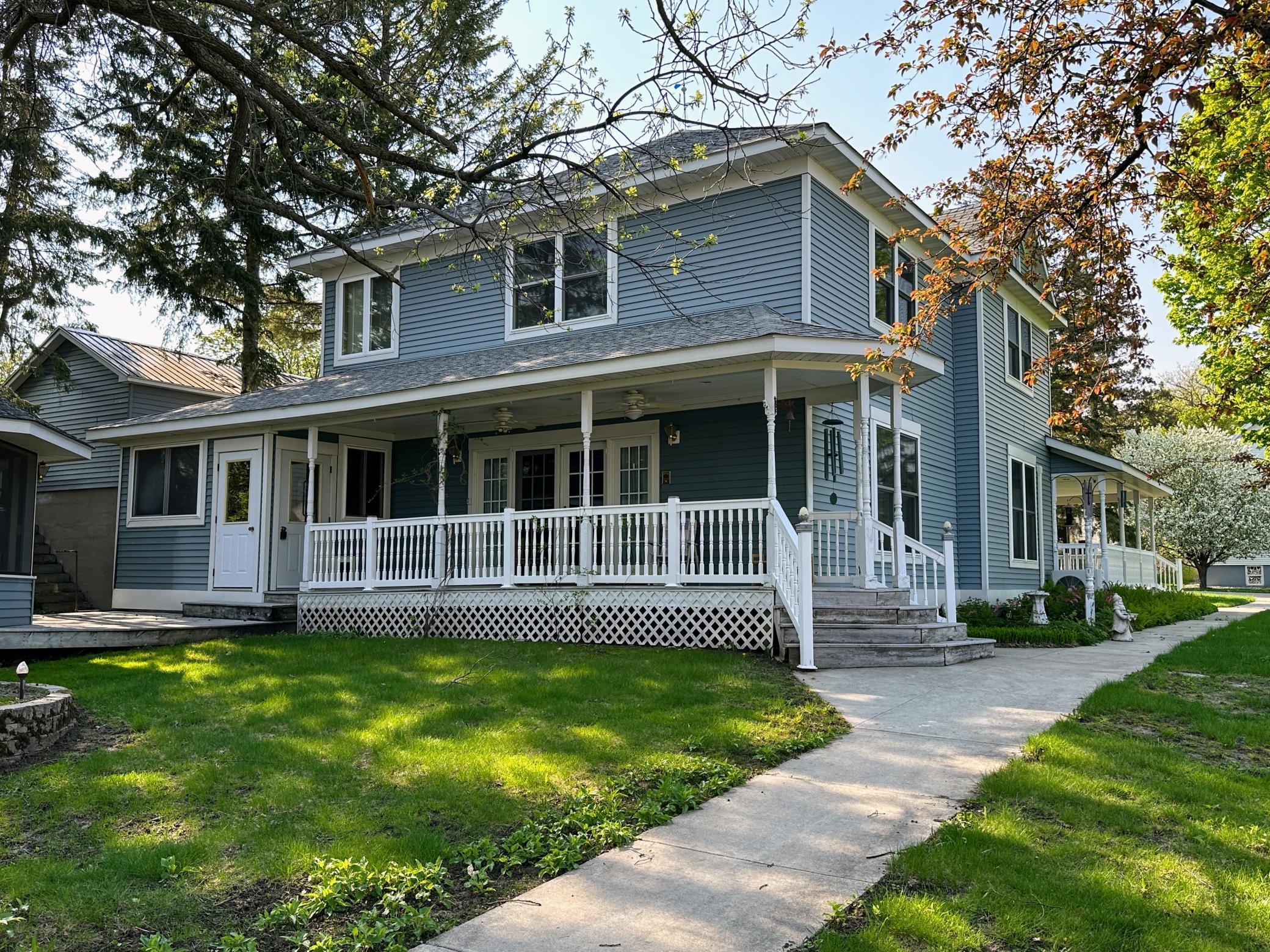 1910 single family home for sale at 201 W Main Street W in Vergas, MN — 4 bed, 4 bath (photo 4 of 42)