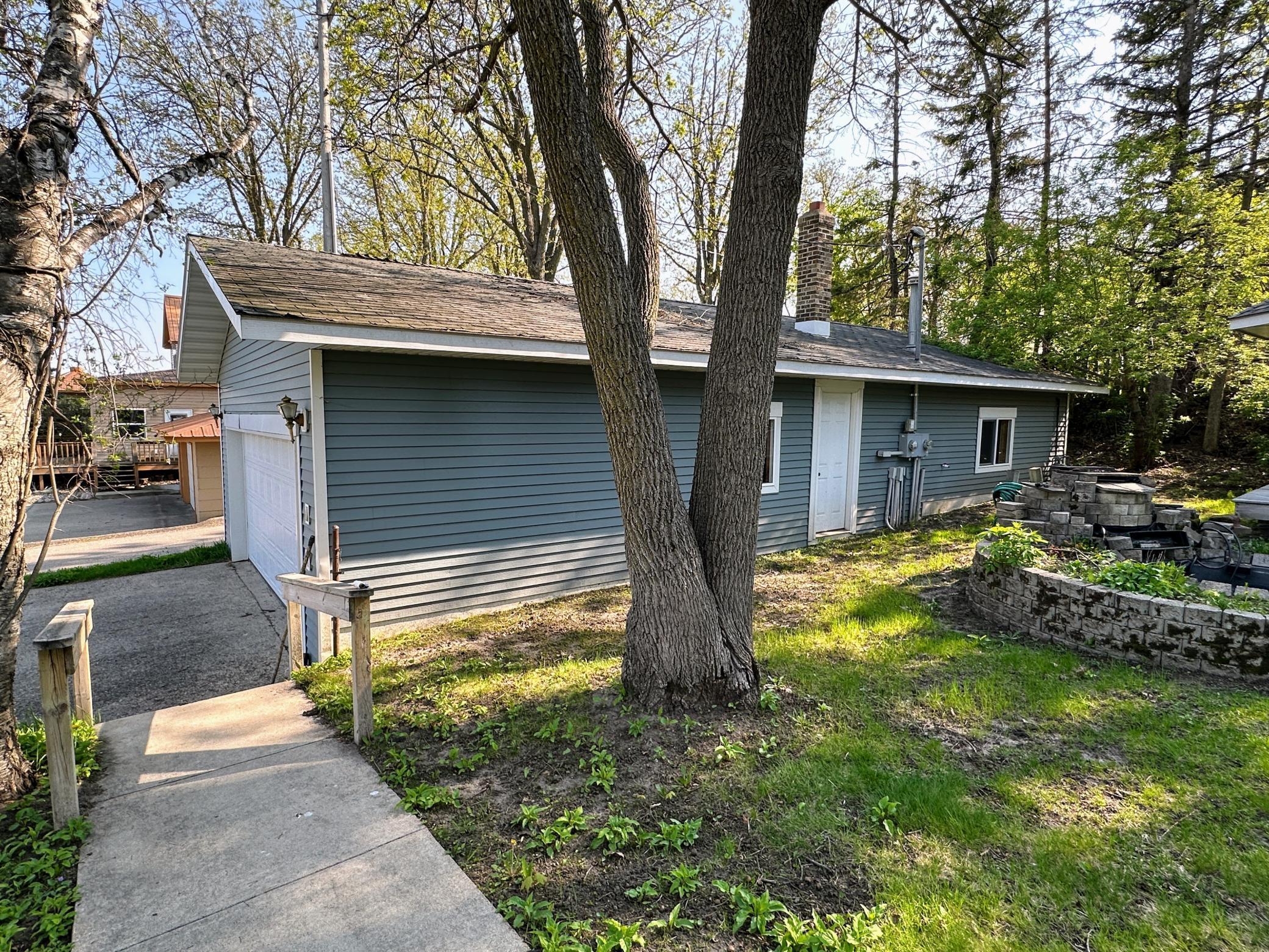 1910 single family home for sale at 201 W Main Street W in Vergas, MN — 4 bed, 4 bath (photo 6 of 42)