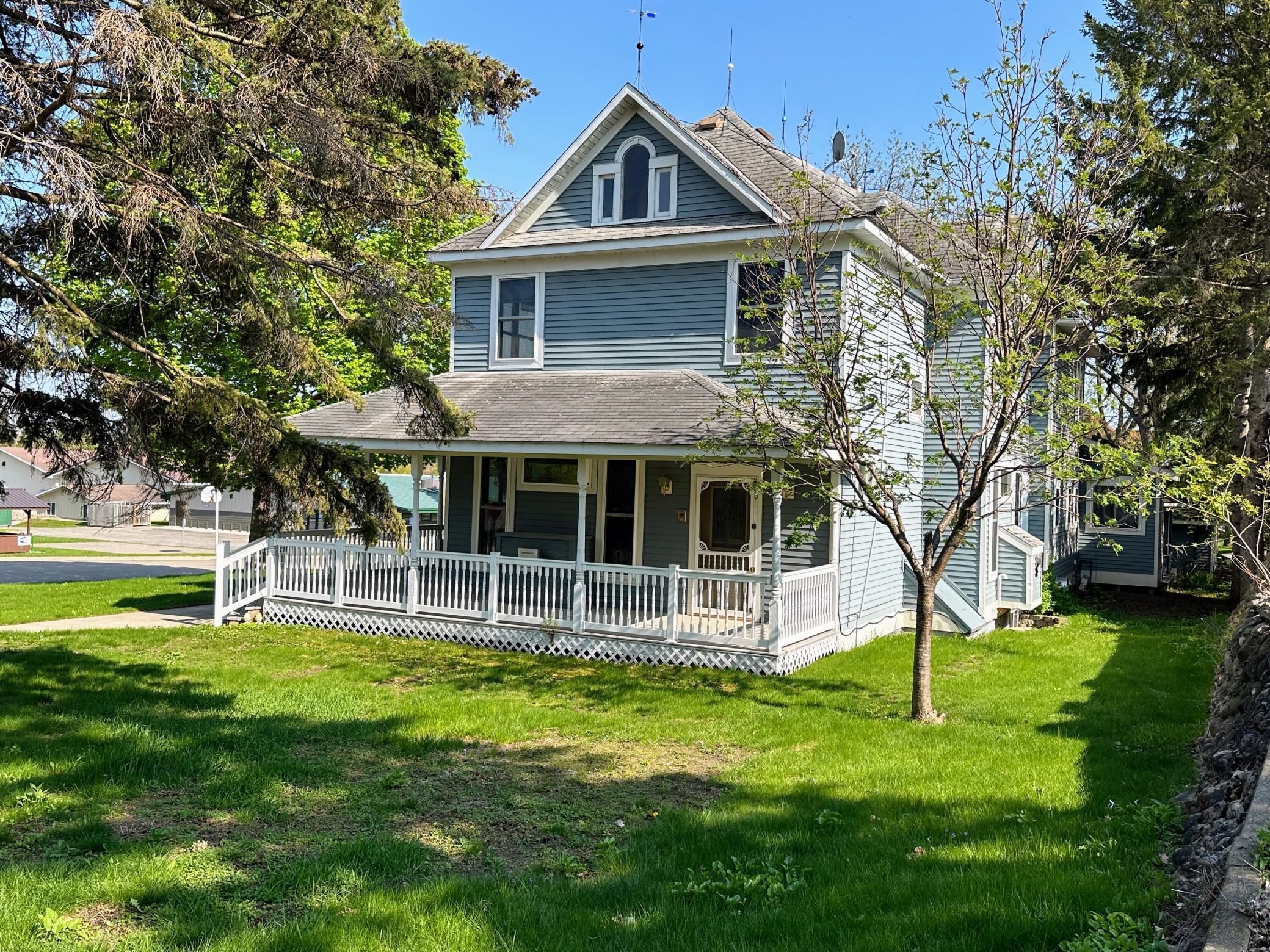 1910 single family home for sale at 201 W Main Street W in Vergas, MN — 4 bed, 4 bath (photo 8 of 42)