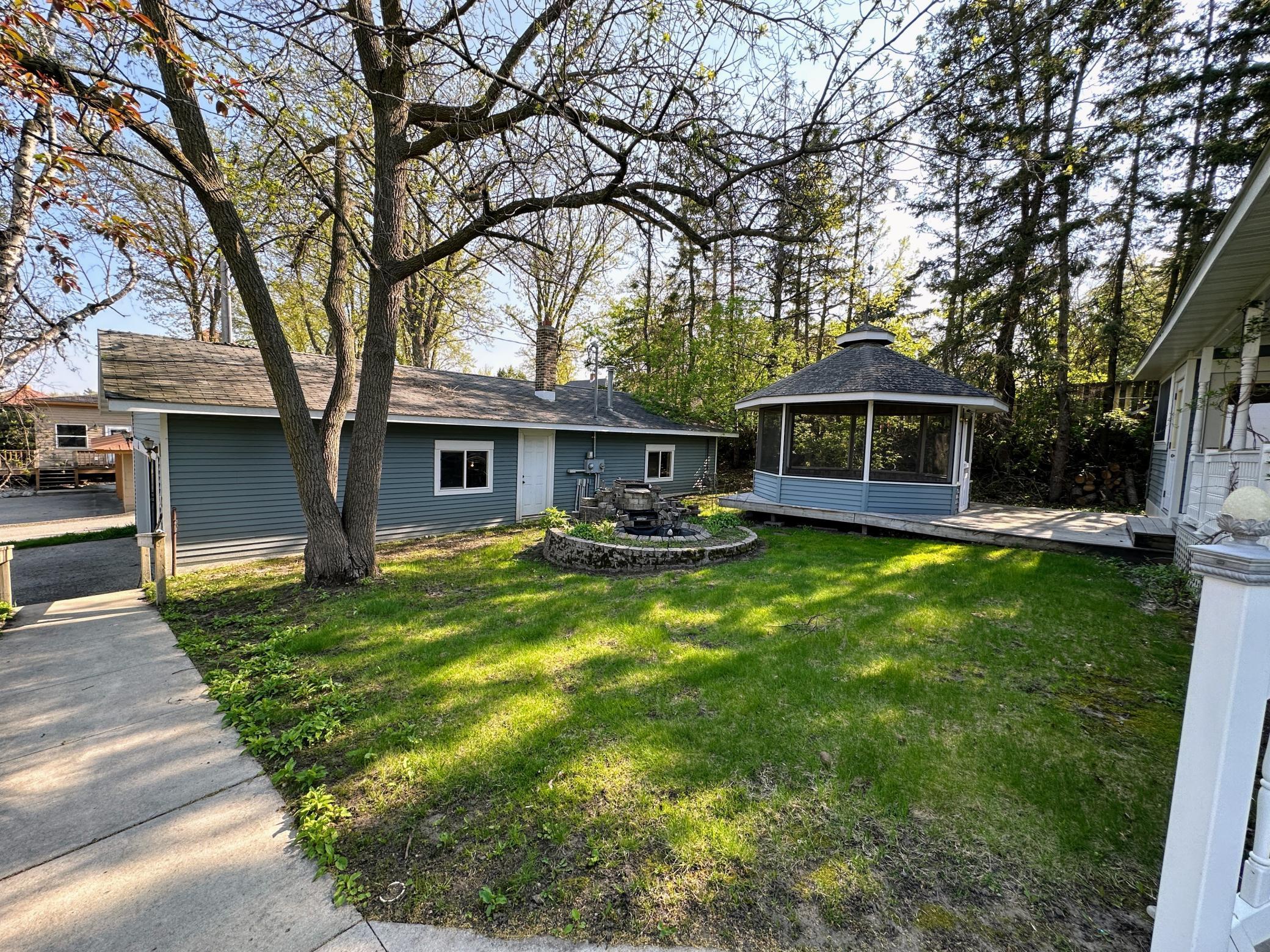 1910 single family home for sale at 201 W Main Street W in Vergas, MN — 4 bed, 4 bath (photo 9 of 42)