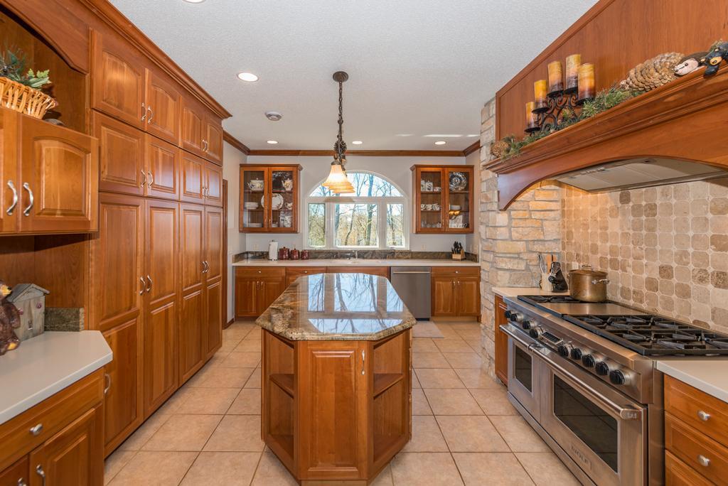 2007 single family home for sale at 27473 Vision Drive in Aitkin, MN — 4 bed, 4 bath (photo 7 of 50)