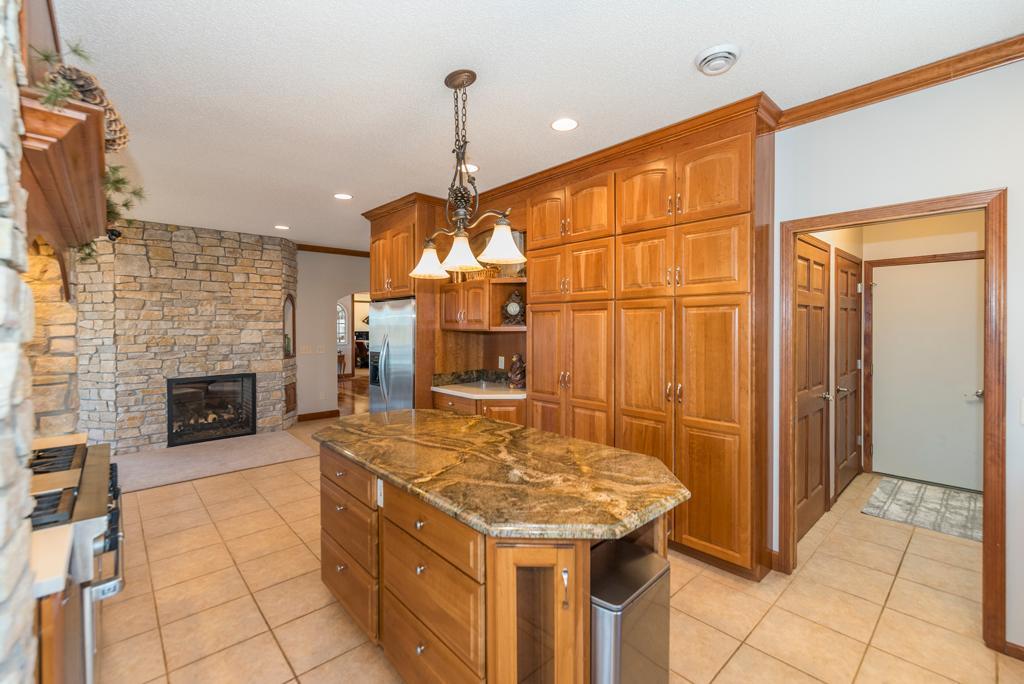 2007 single family home for sale at 27473 Vision Drive in Aitkin, MN — 4 bed, 4 bath (photo 8 of 50)