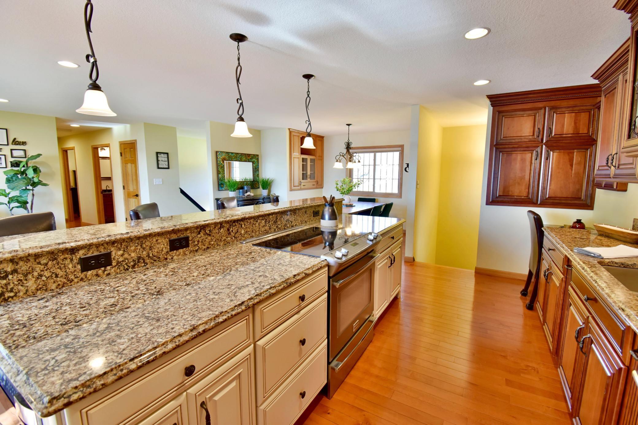 1994 single family home for sale at 5123 Green Meadow Road SE in Alexandria, MN — 5 bed, 2 bath (photo 16 of 49)