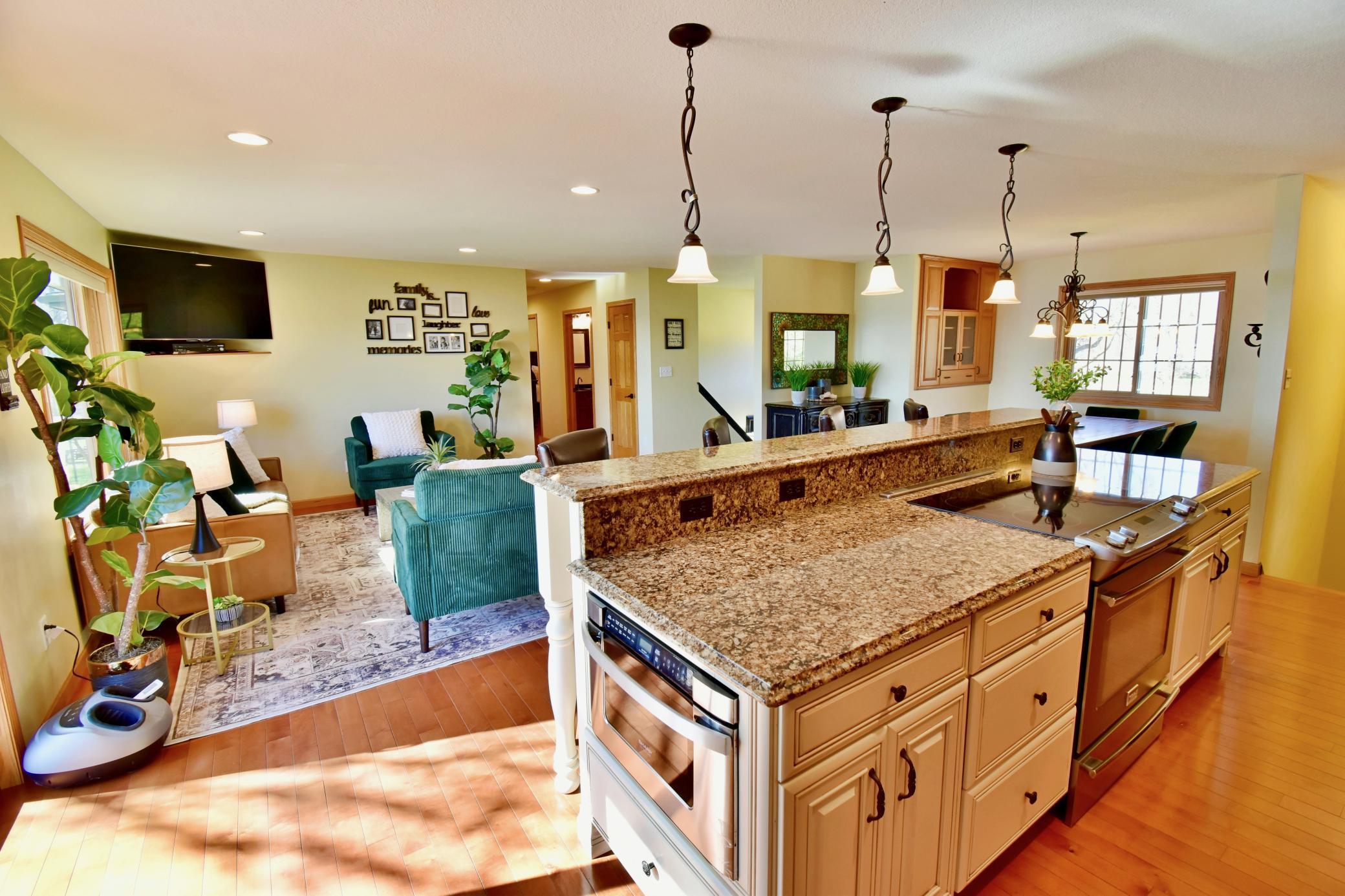 1994 single family home for sale at 5123 Green Meadow Road SE in Alexandria, MN — 5 bed, 2 bath (photo 17 of 49)
