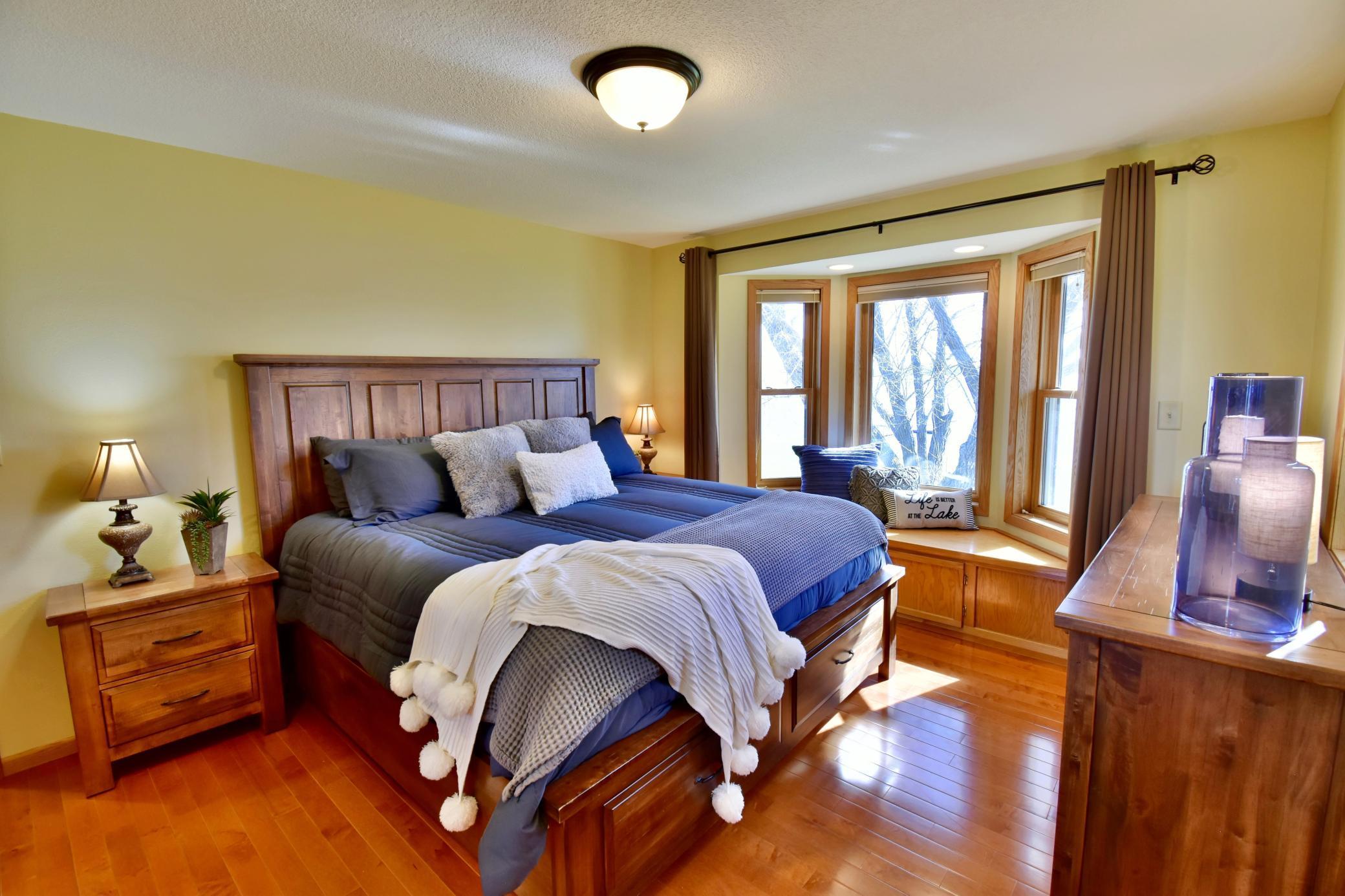 1994 single family home for sale at 5123 Green Meadow Road SE in Alexandria, MN — 5 bed, 2 bath (photo 19 of 49)