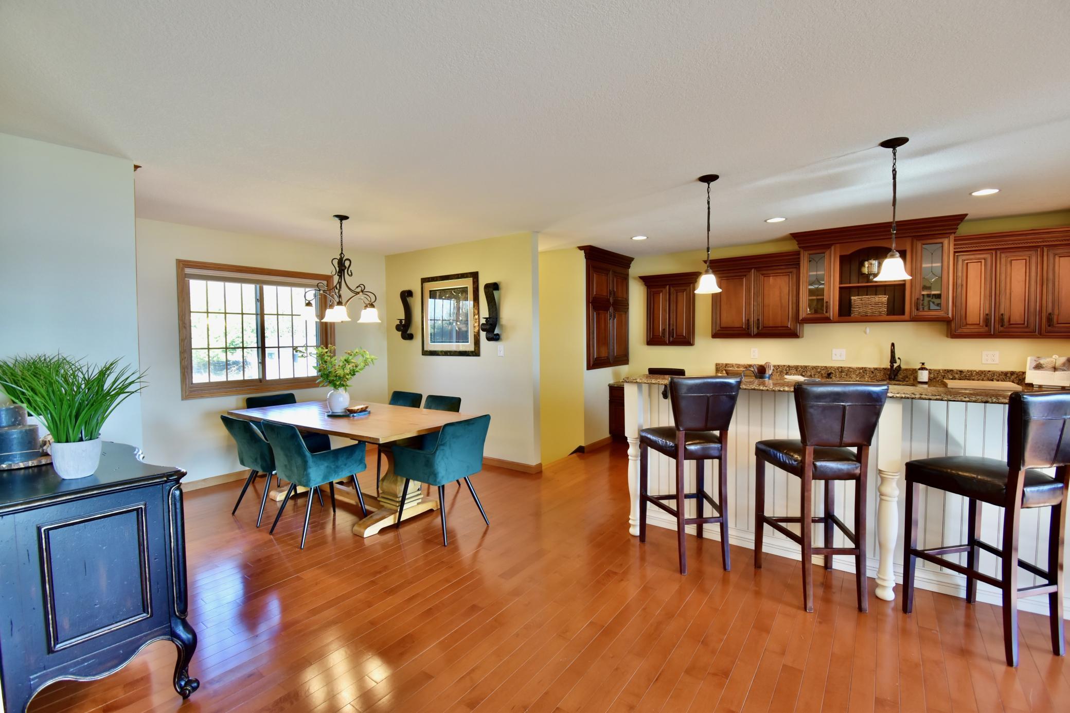 1994 single family home for sale at 5123 Green Meadow Road SE in Alexandria, MN — 5 bed, 2 bath (photo 9 of 49)