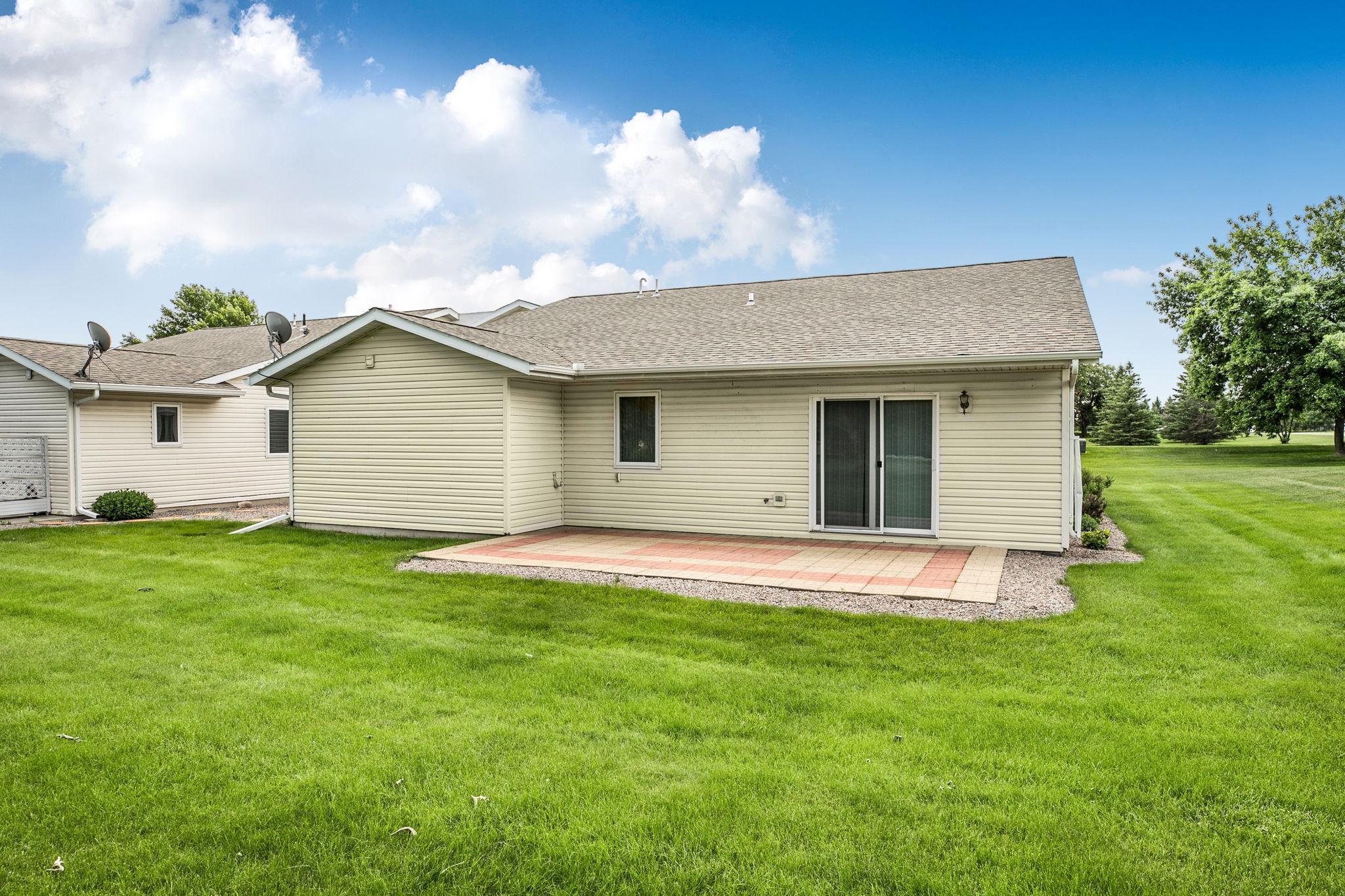 2001 townhouse for sale at 483 Voyager Drive in Alexandria, MN — 2 bed, 2 bath (photo 2 of 25)