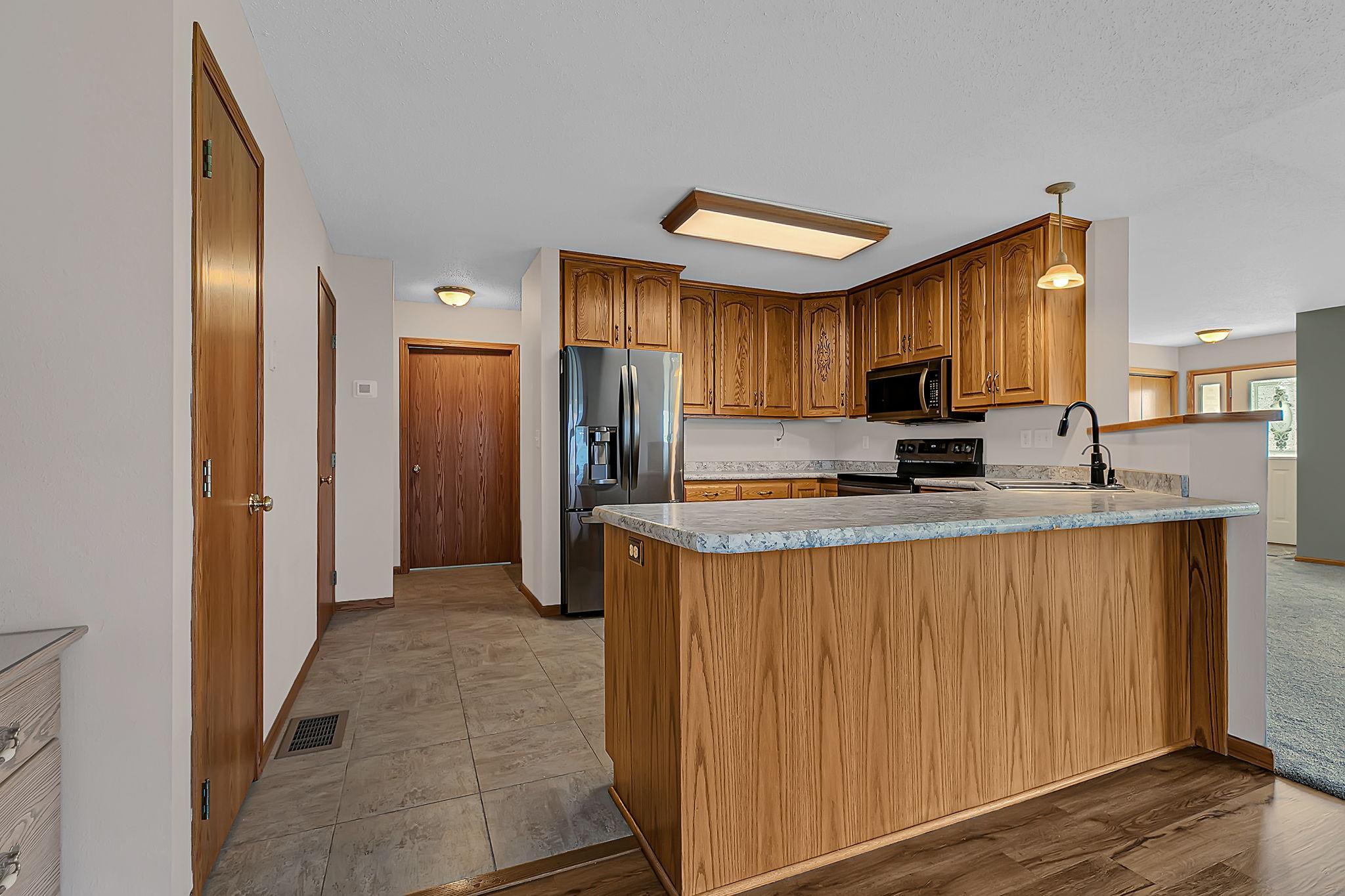 2001 townhouse for sale at 483 Voyager Drive in Alexandria, MN — 2 bed, 2 bath (photo 11 of 25)