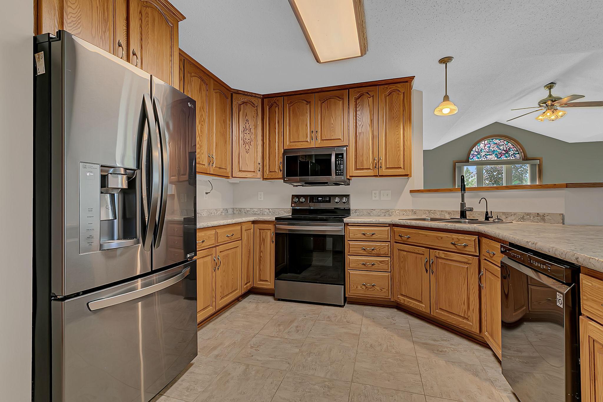 2001 townhouse for sale at 483 Voyager Drive in Alexandria, MN — 2 bed, 2 bath (photo 12 of 25)