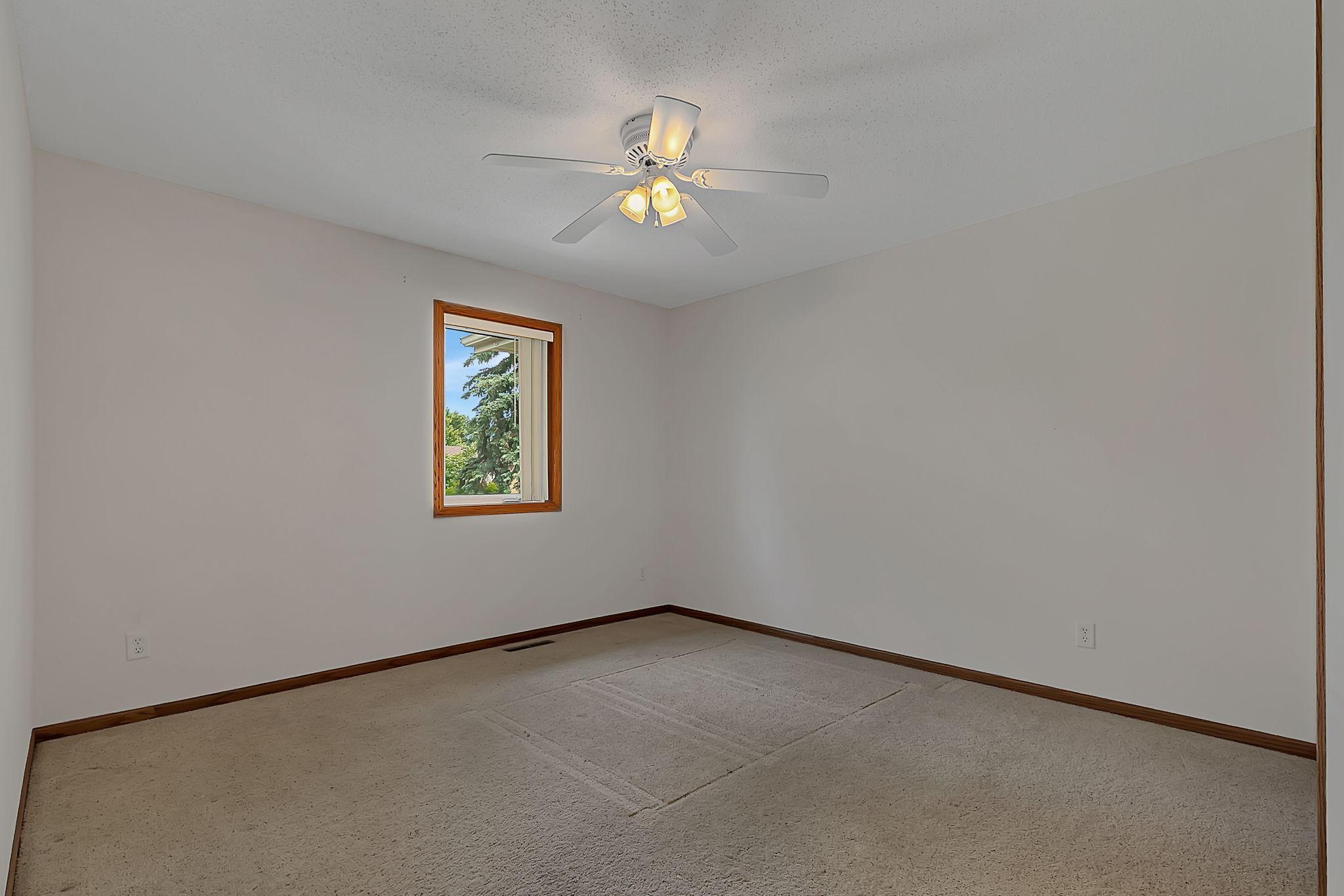 2001 townhouse for sale at 483 Voyager Drive in Alexandria, MN — 2 bed, 2 bath (photo 17 of 25)
