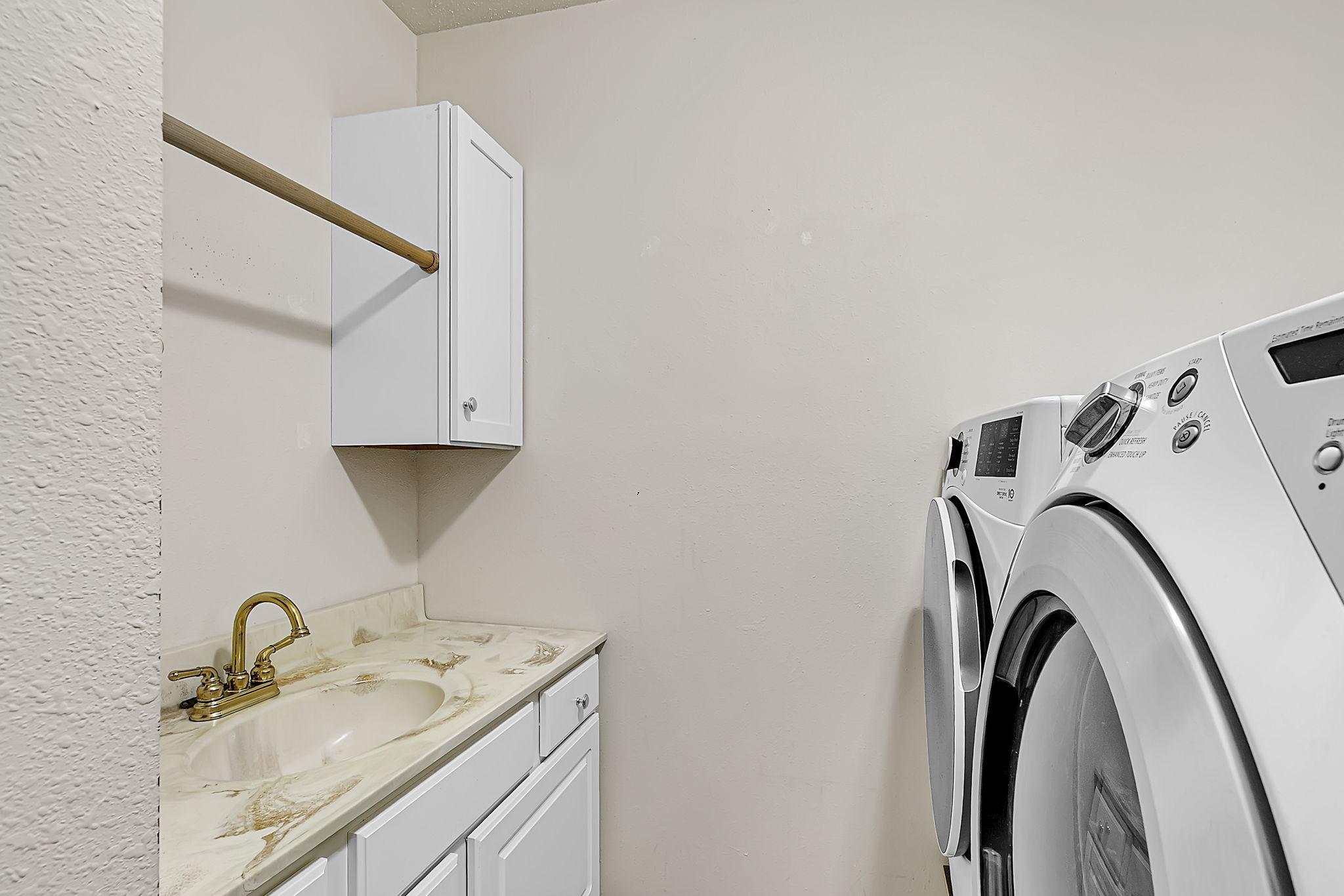 2001 townhouse for sale at 483 Voyager Drive in Alexandria, MN — 2 bed, 2 bath (photo 22 of 25)