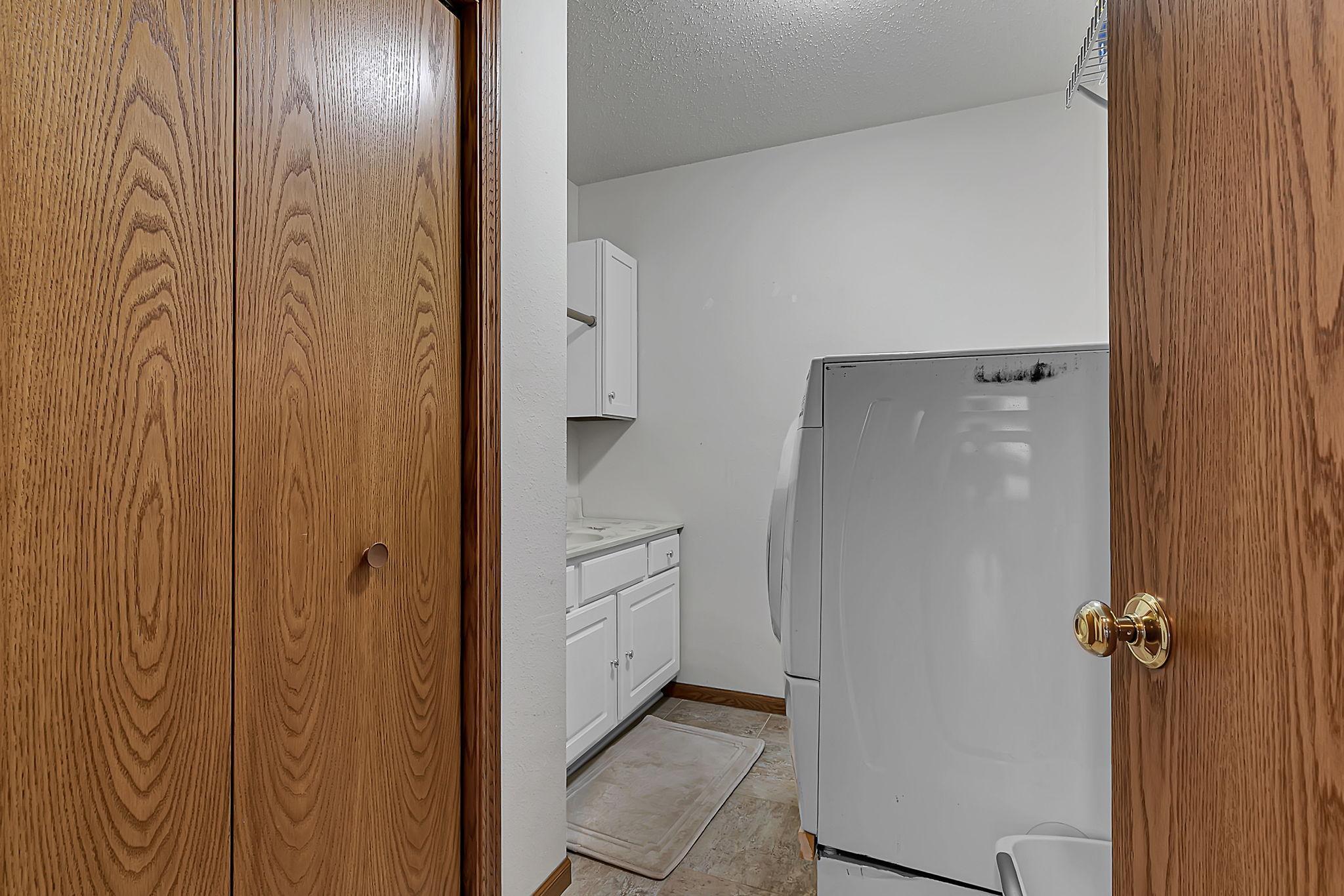 2001 townhouse for sale at 483 Voyager Drive in Alexandria, MN — 2 bed, 2 bath (photo 23 of 25)