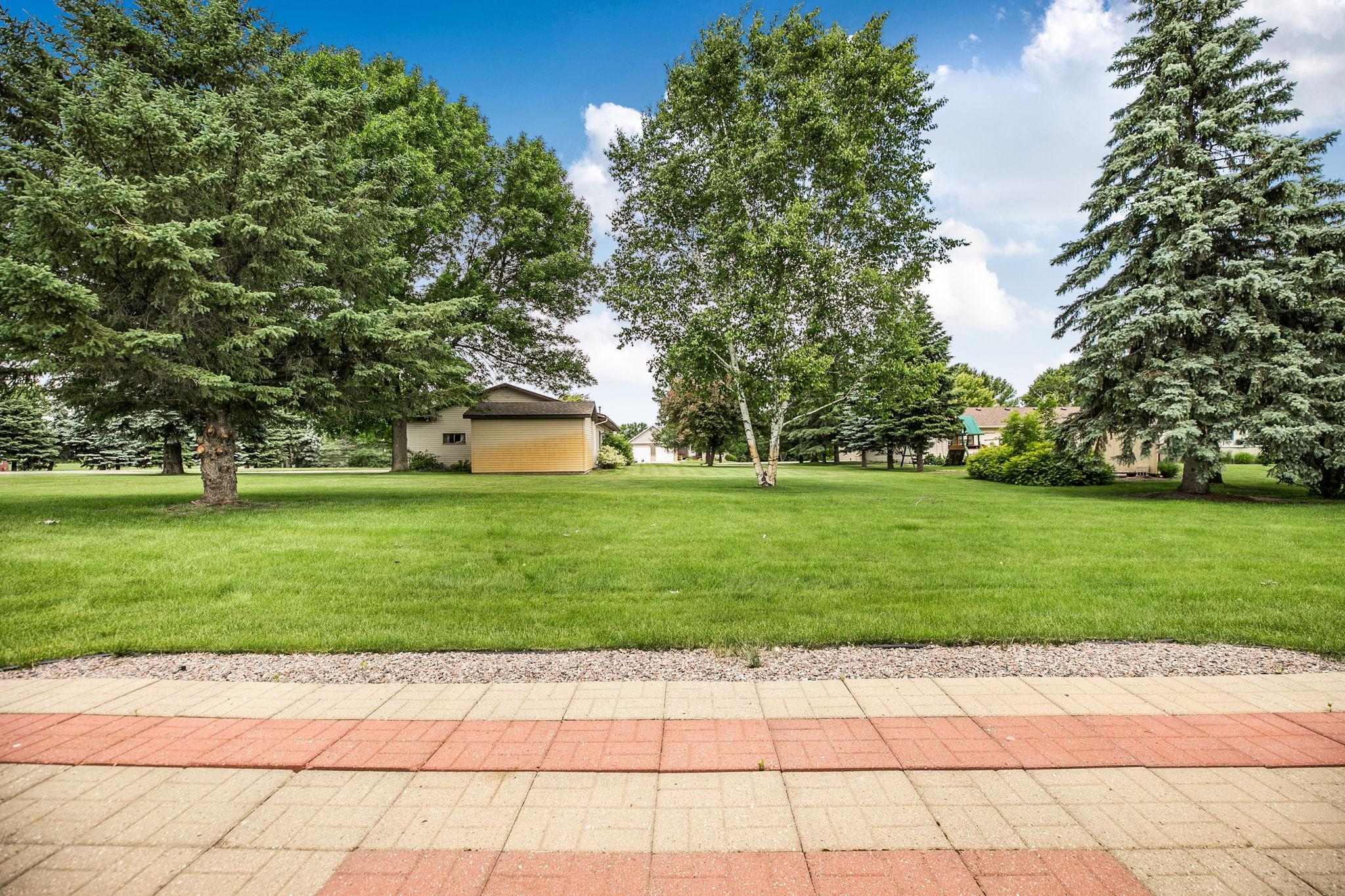 2001 townhouse for sale at 483 Voyager Drive in Alexandria, MN — 2 bed, 2 bath (photo 4 of 25)