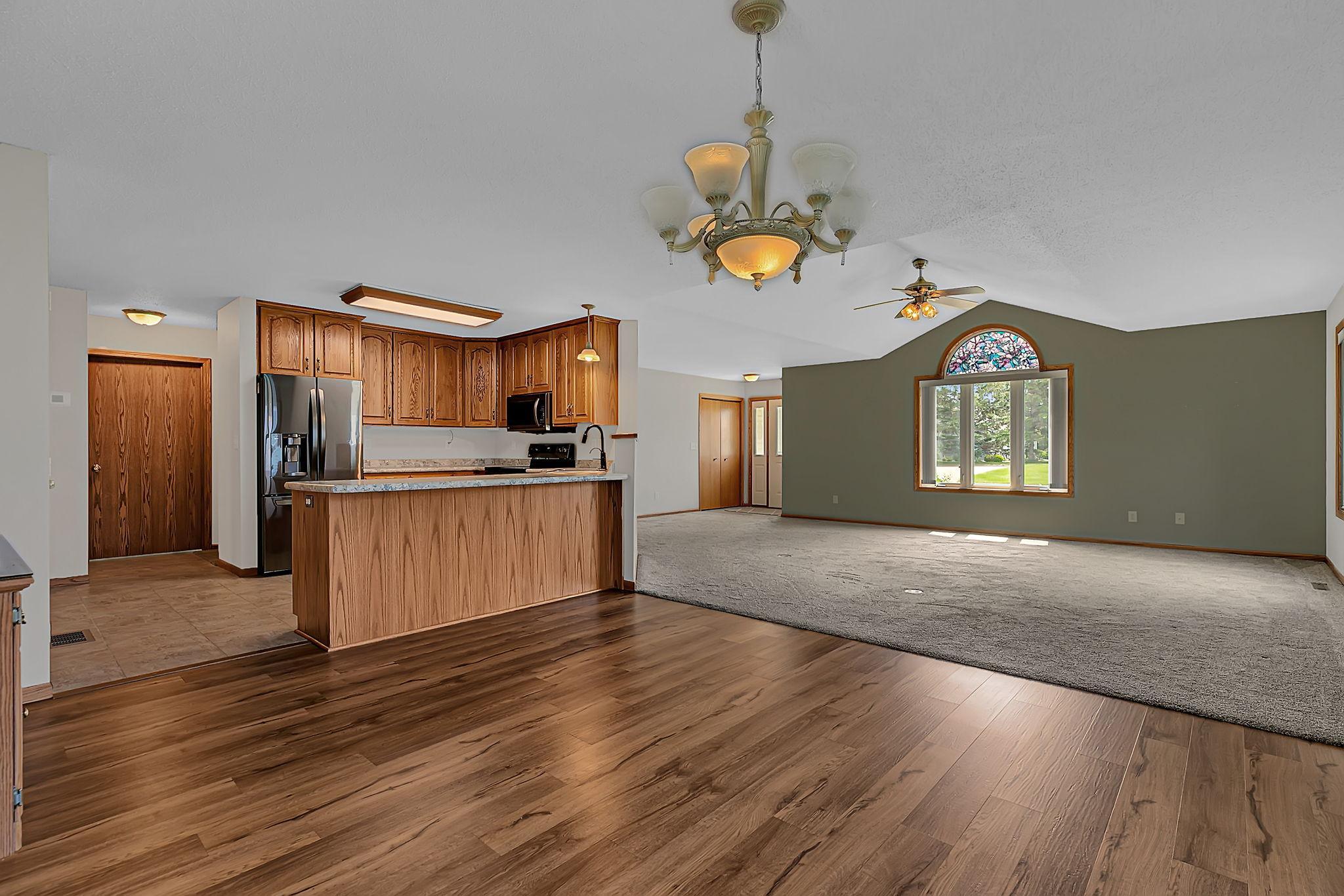 2001 townhouse for sale at 483 Voyager Drive in Alexandria, MN — 2 bed, 2 bath (photo 8 of 25)