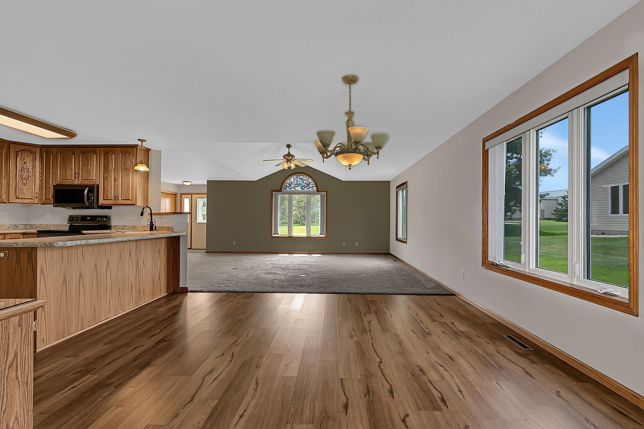 2001 townhouse for sale at 483 Voyager Drive in Alexandria, MN — 2 bed, 2 bath (photo 9 of 25)