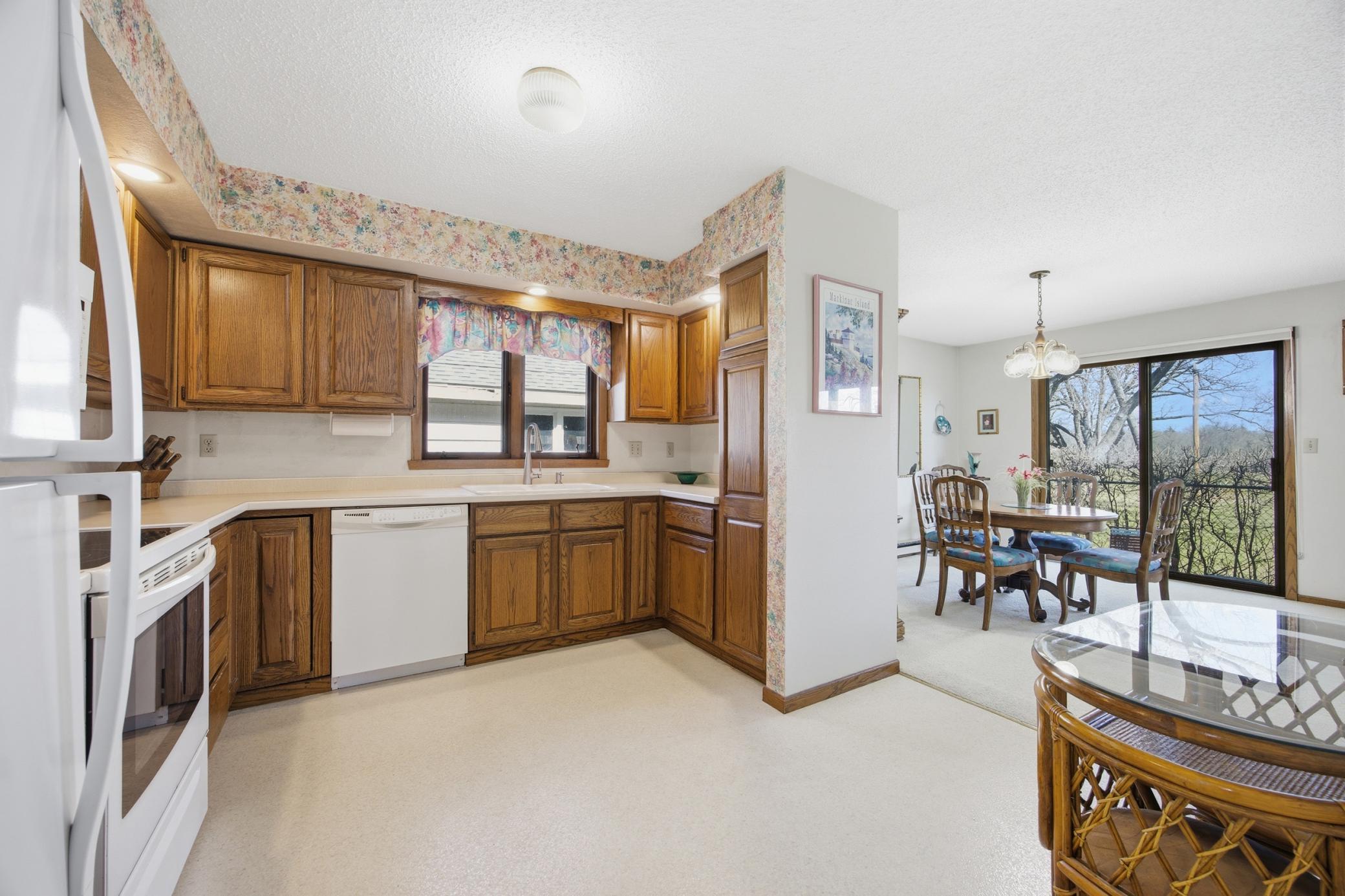 327 10th Avenue S, Fargo ND 58103 - Photo 14 of 34