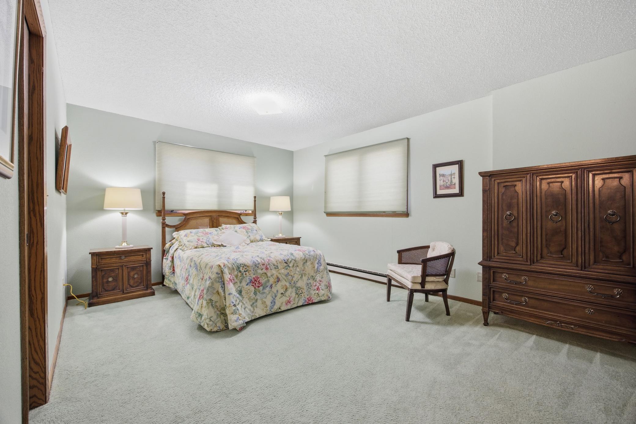 327 10th Avenue S, Fargo ND 58103 - Photo 15 of 34