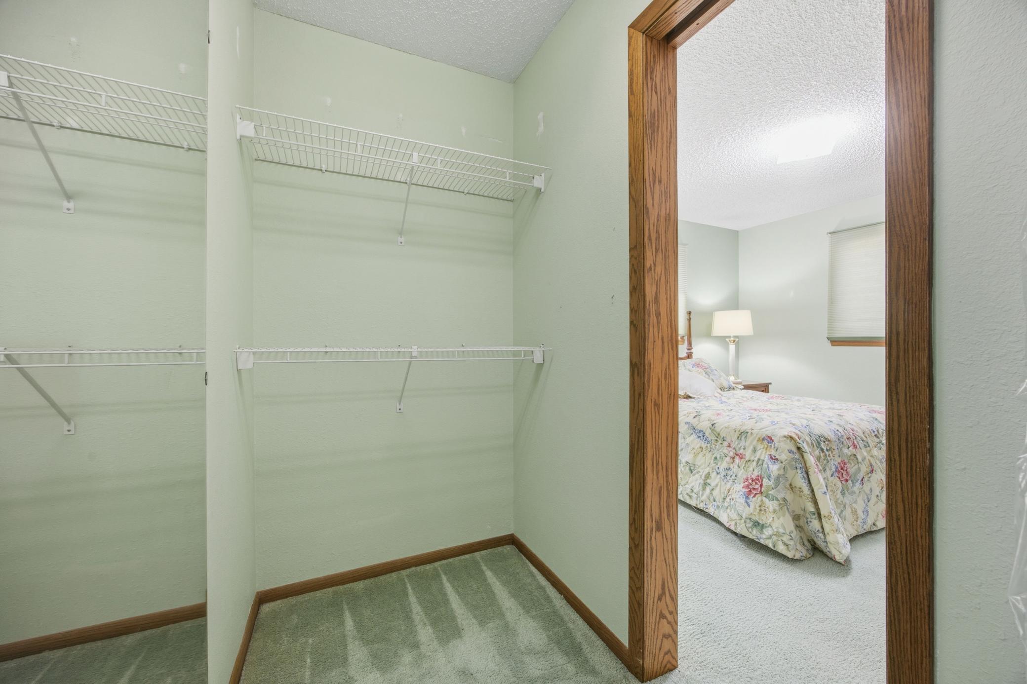 327 10th Avenue S, Fargo ND 58103 - Photo 18 of 34
