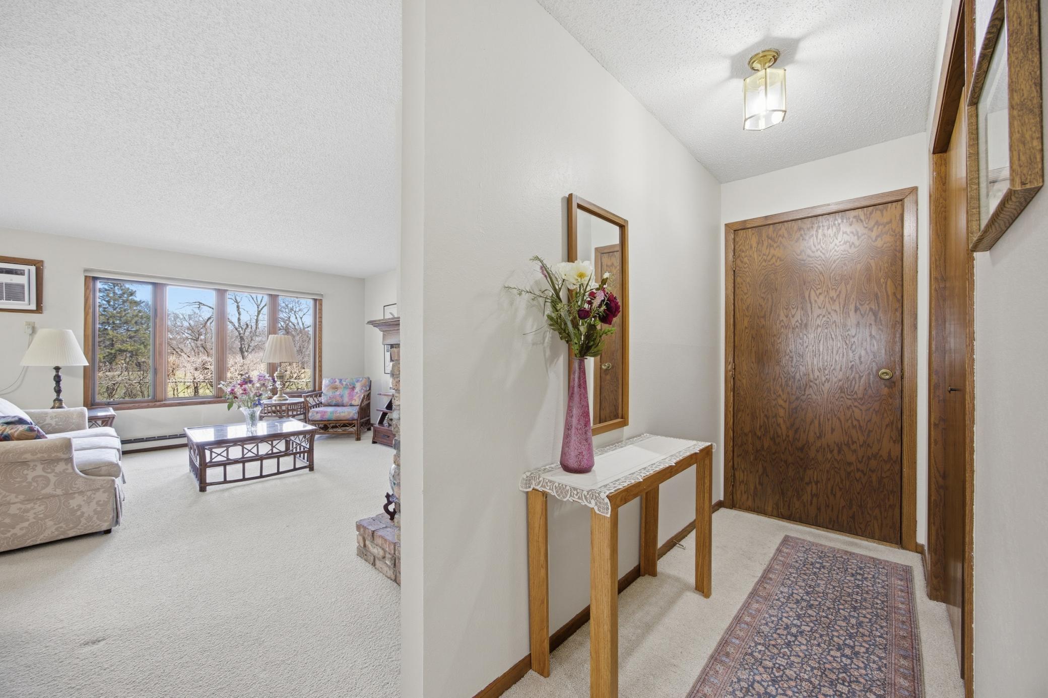 327 10th Avenue S, Fargo ND 58103 - Photo 4 of 34