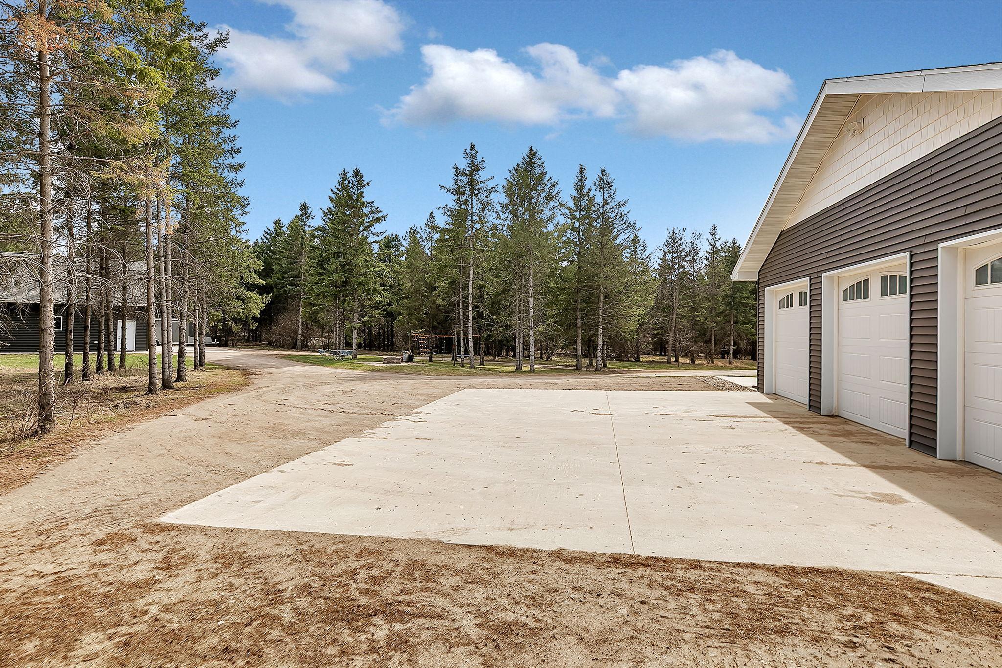 2019 single family home for sale at 1315 Karnis Drive NW in Alexandria, MN — 9 bed, 6 bath (photo 5 of 79)