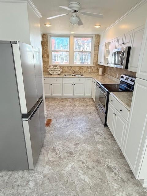1900 single family home for sale at 609 Lake Boulevard NE in Bemidji, MN — 5 bed, 5 bath (photo 3 of 29)