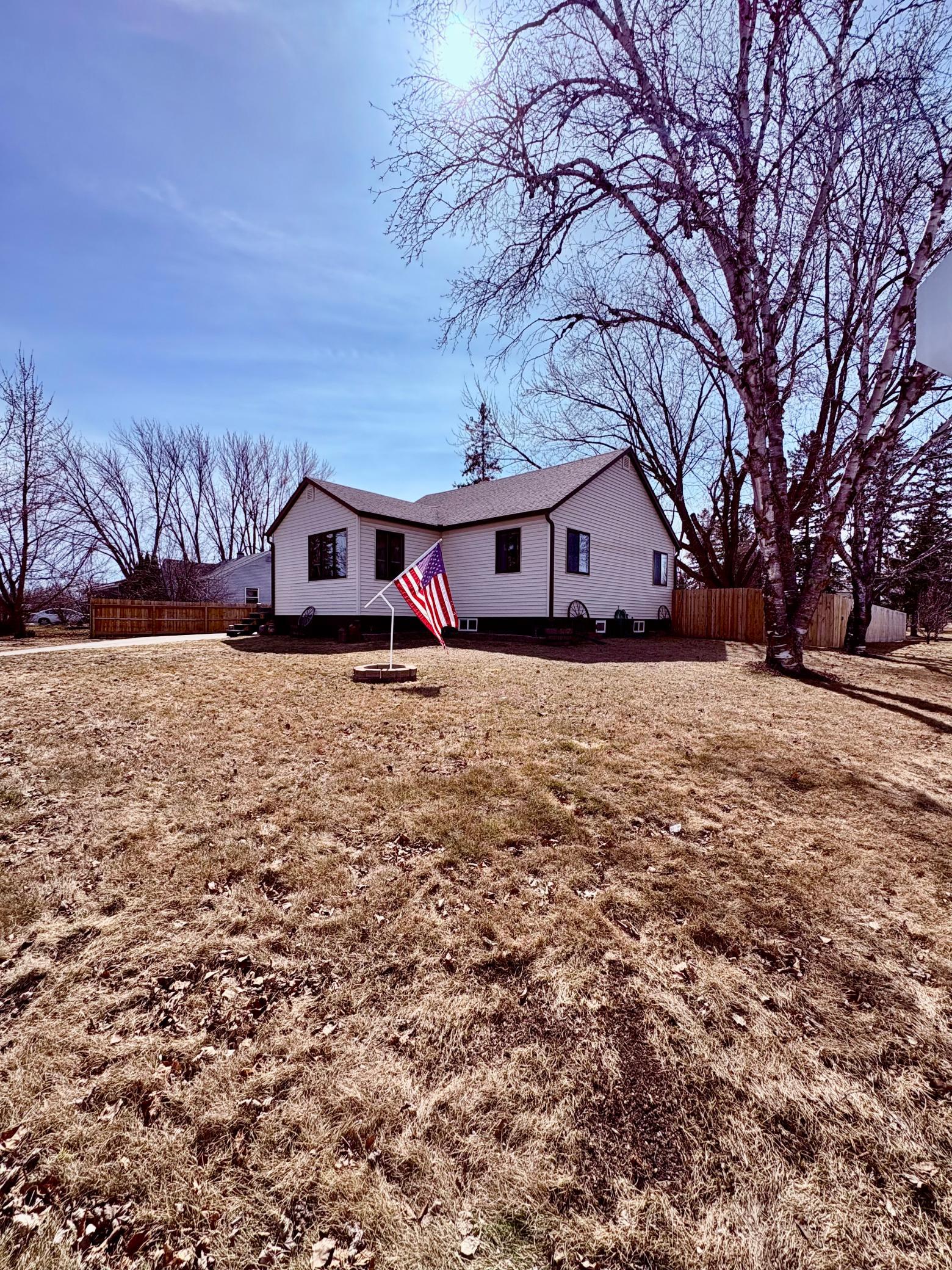 1945 single family home for sale at 121 5th Avenue NW in Baudette, MN — 3 bed, 2 bath (photo 2 of 22)