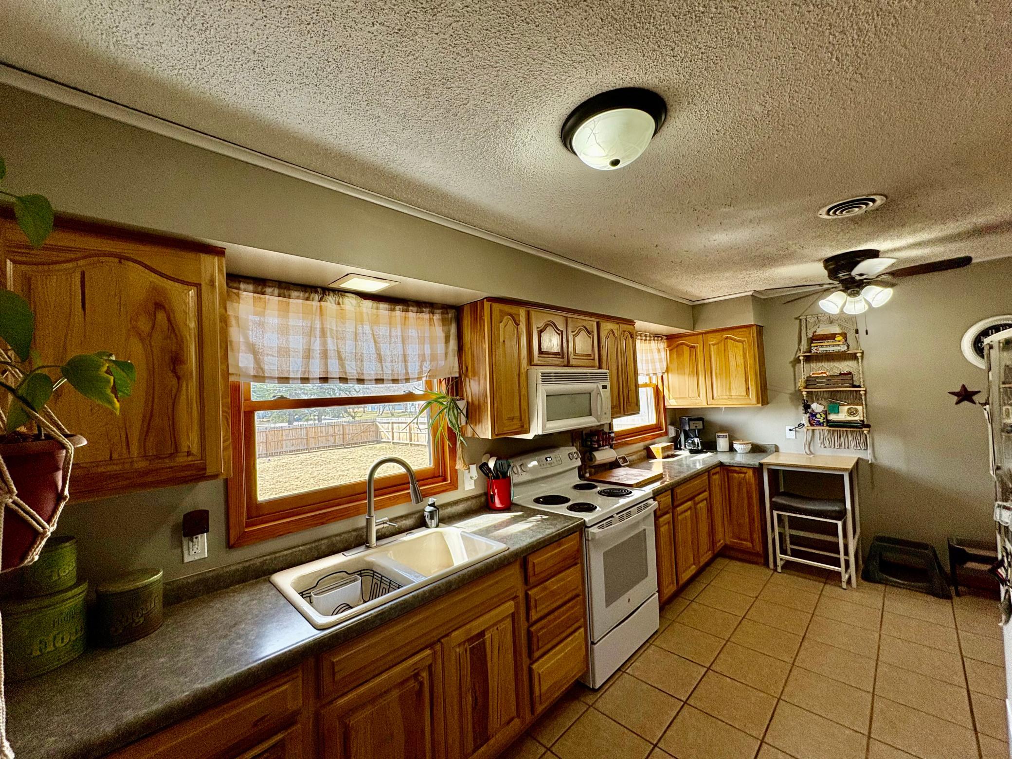 1945 single family home for sale at 121 5th Avenue NW in Baudette, MN — 3 bed, 2 bath (photo 9 of 22)