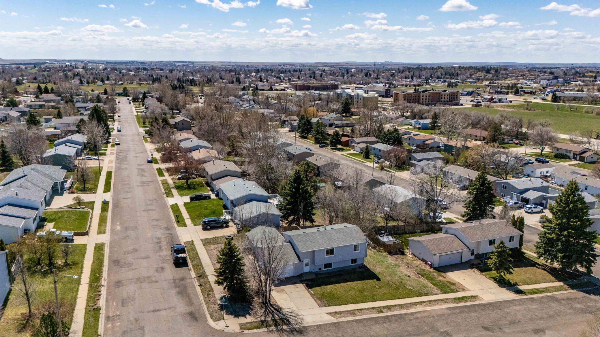 11 6th Avenue W, Dickinson ND 58601 - Photo 16 of 48