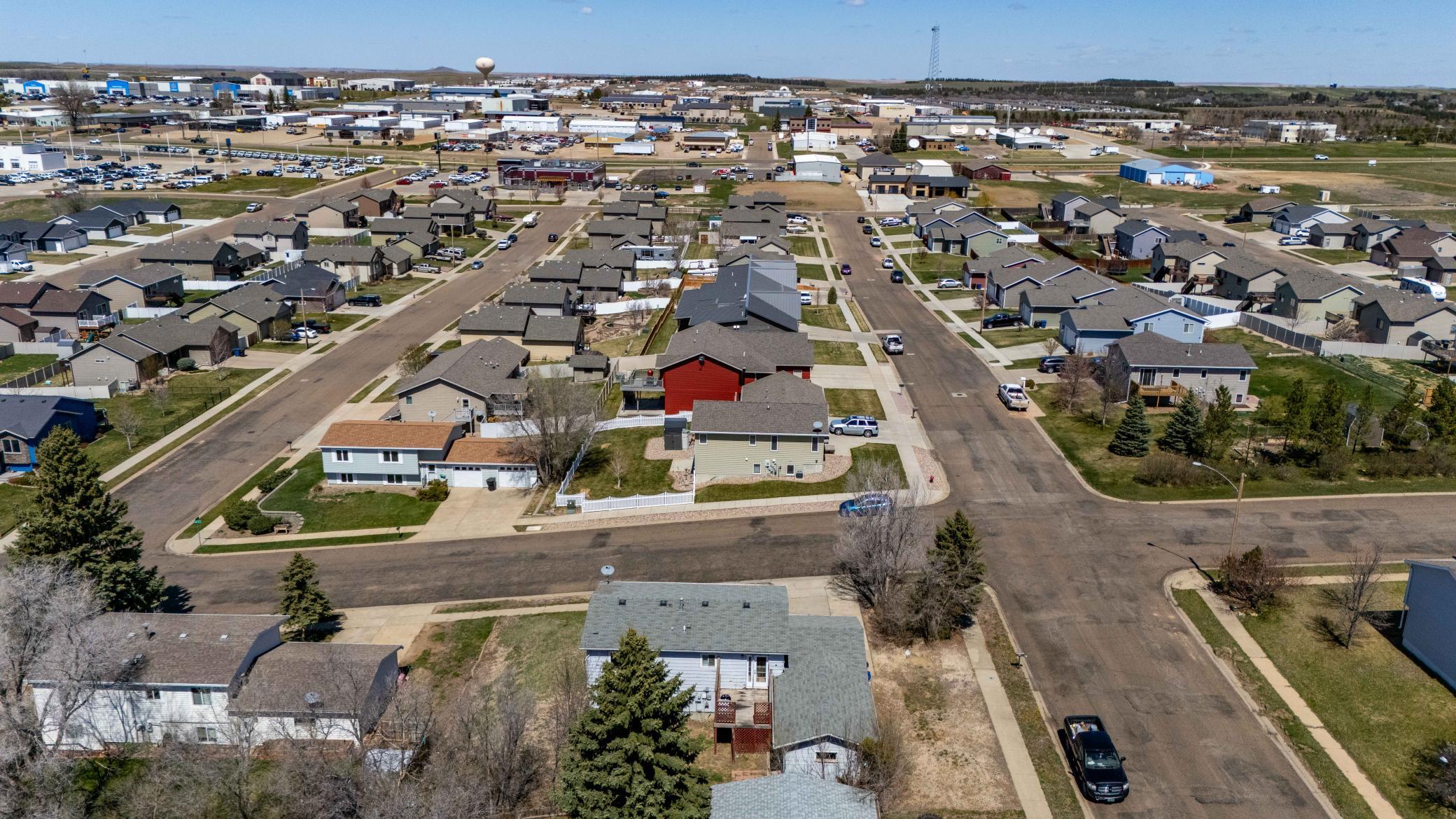 11 6th Avenue W, Dickinson ND 58601 - Photo 18 of 48