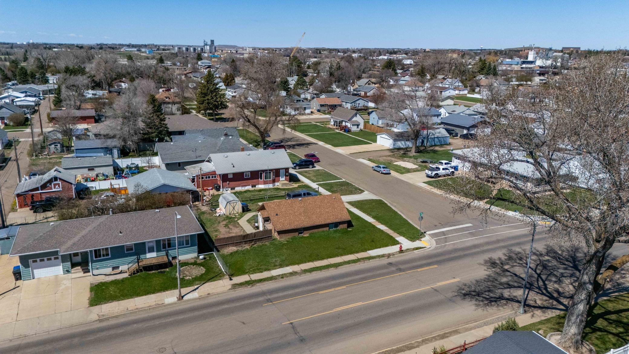 11 6th Avenue W, Dickinson ND 58601 - Photo 26 of 48