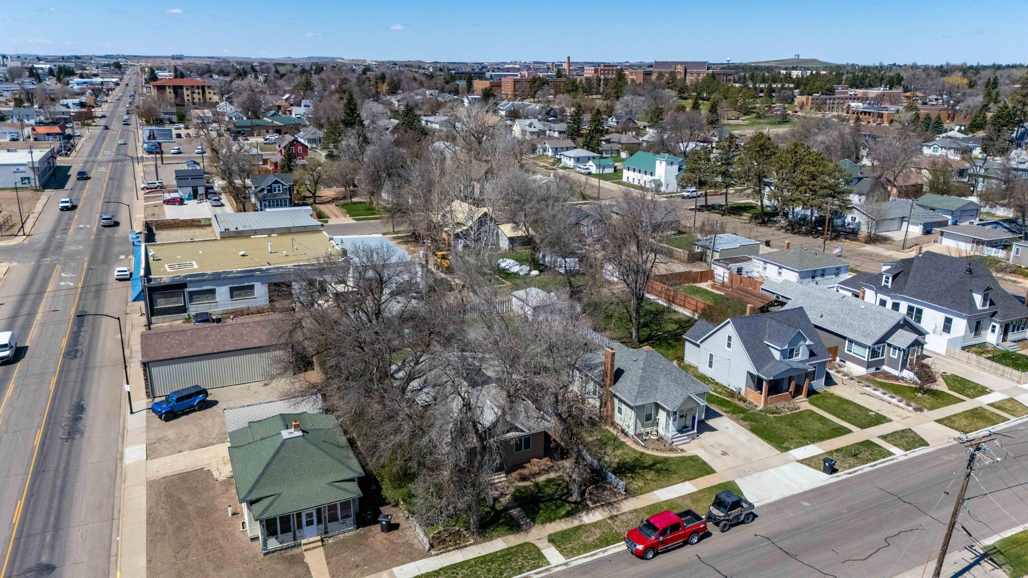 11 6th Avenue W, Dickinson ND 58601 - Photo 4 of 48